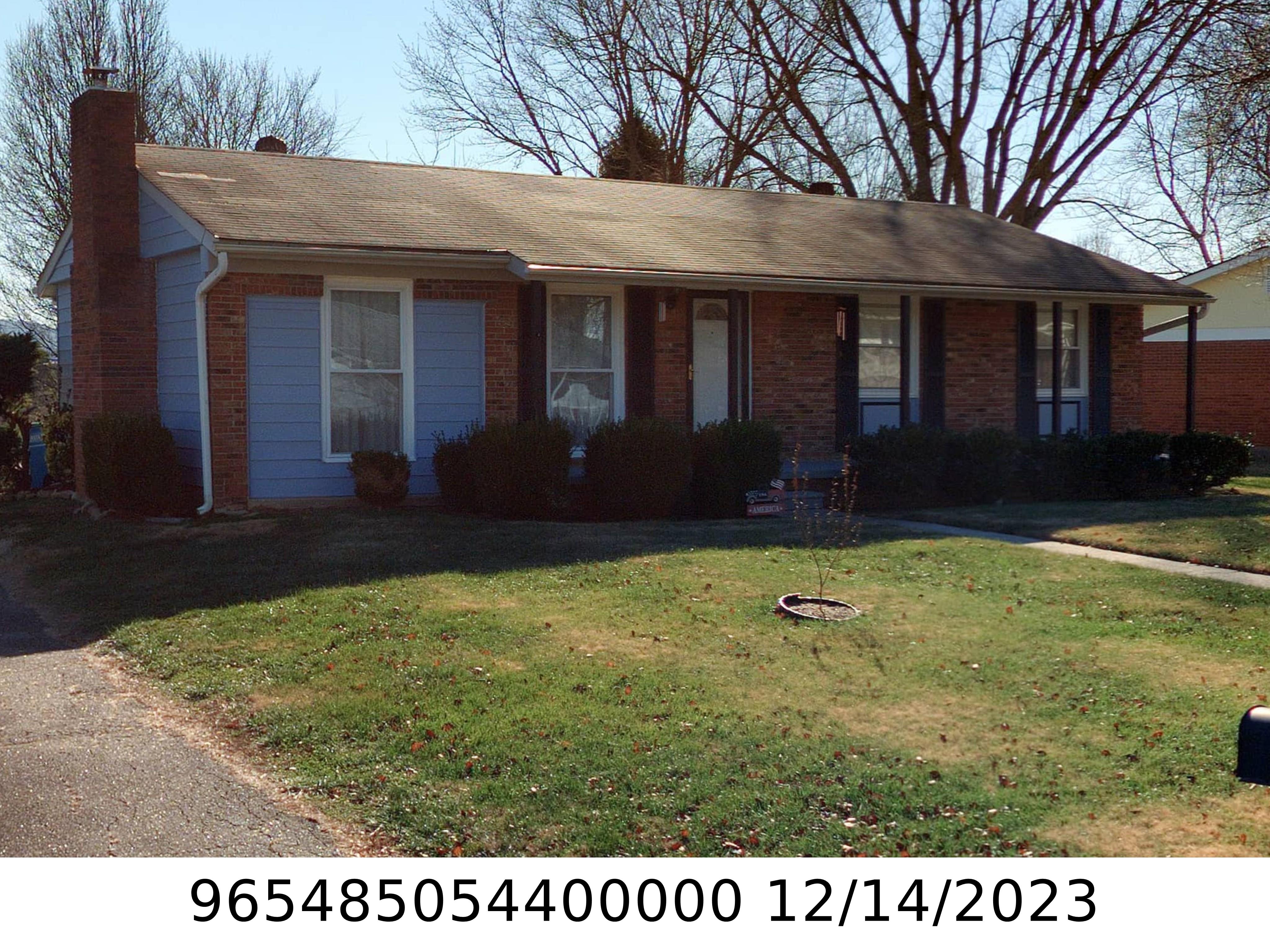 A picture of the property located at 17 OAK LEAF LN, ARDEN NC 28704.
