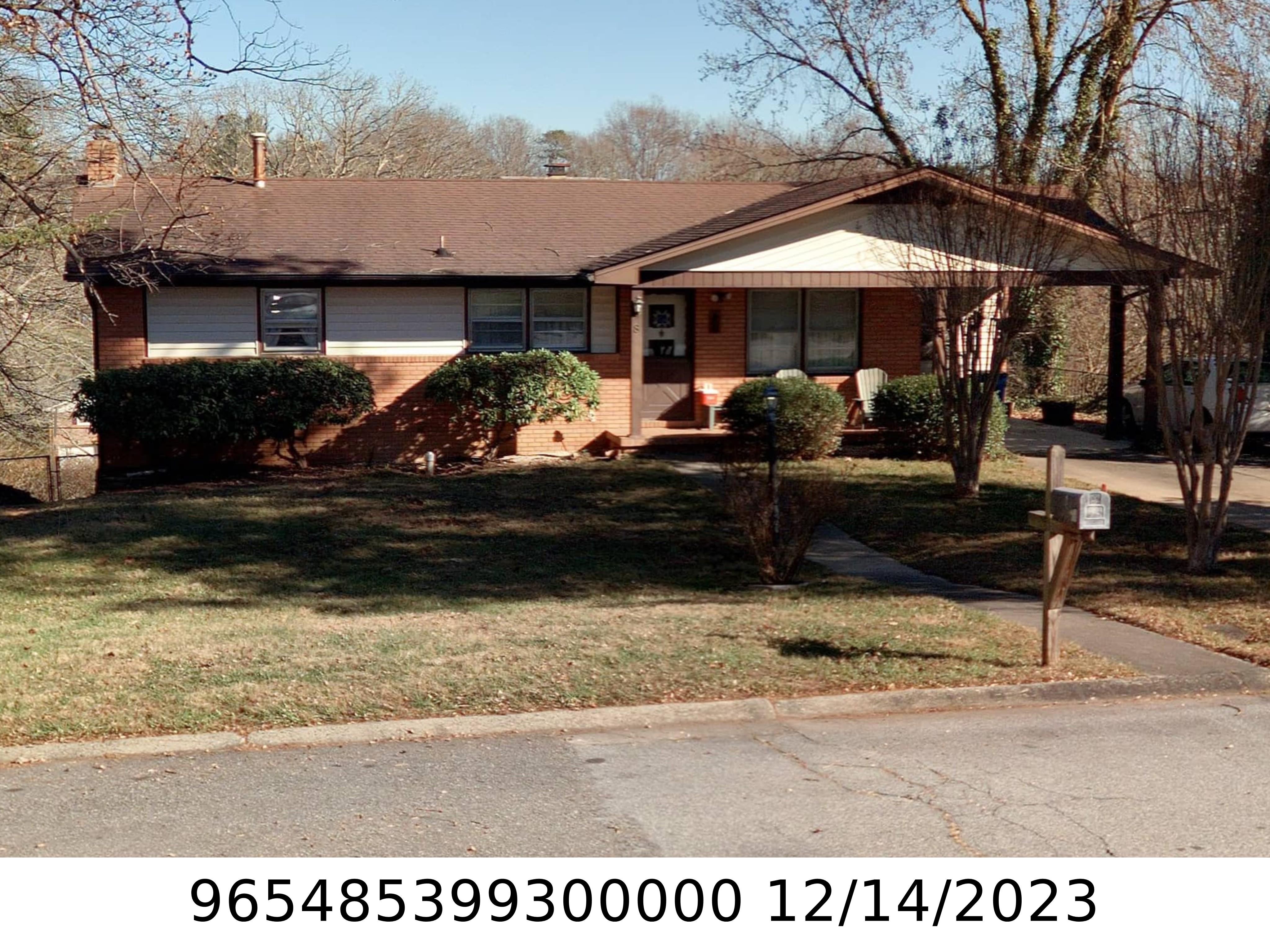 A picture of the property located at 8 SUMMIT DR, ARDEN NC 28704.