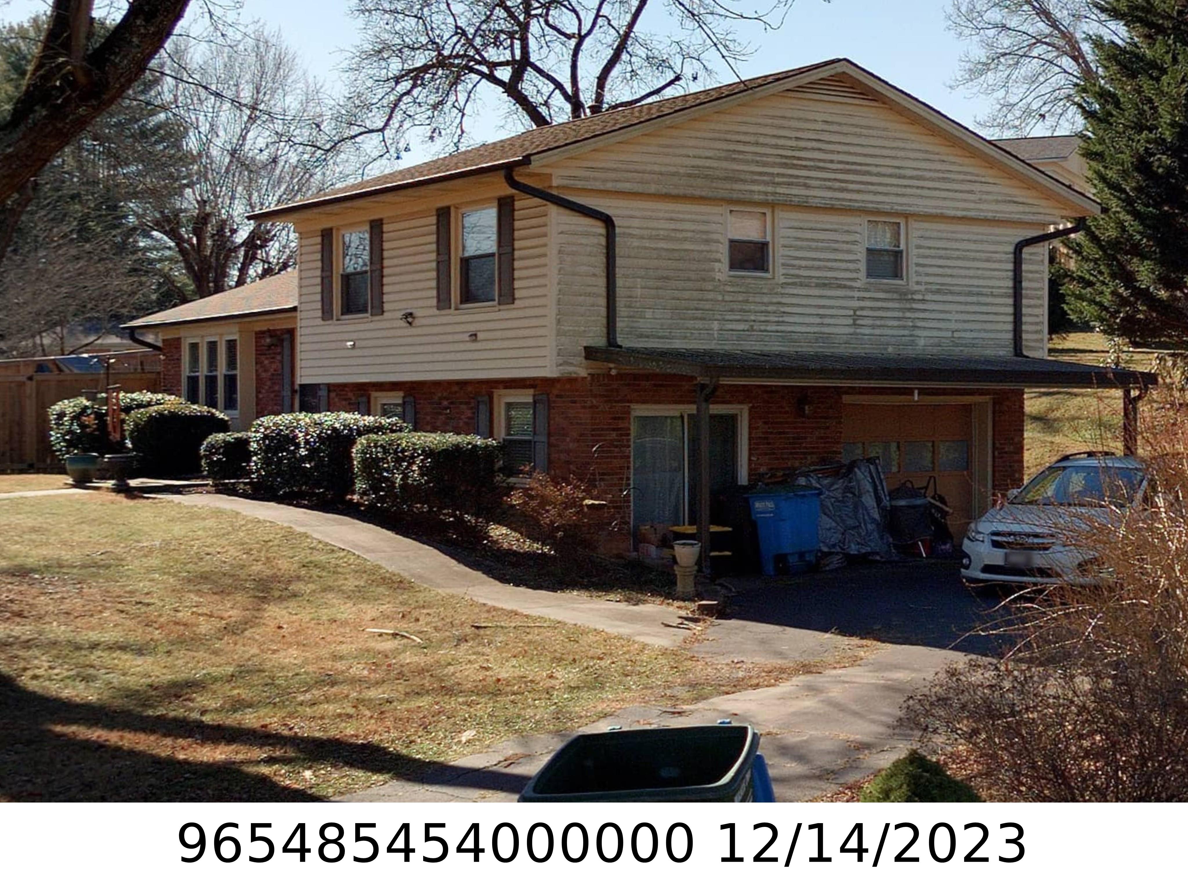 A picture of the property located at 15 SUMMIT DR, ARDEN NC 28704.