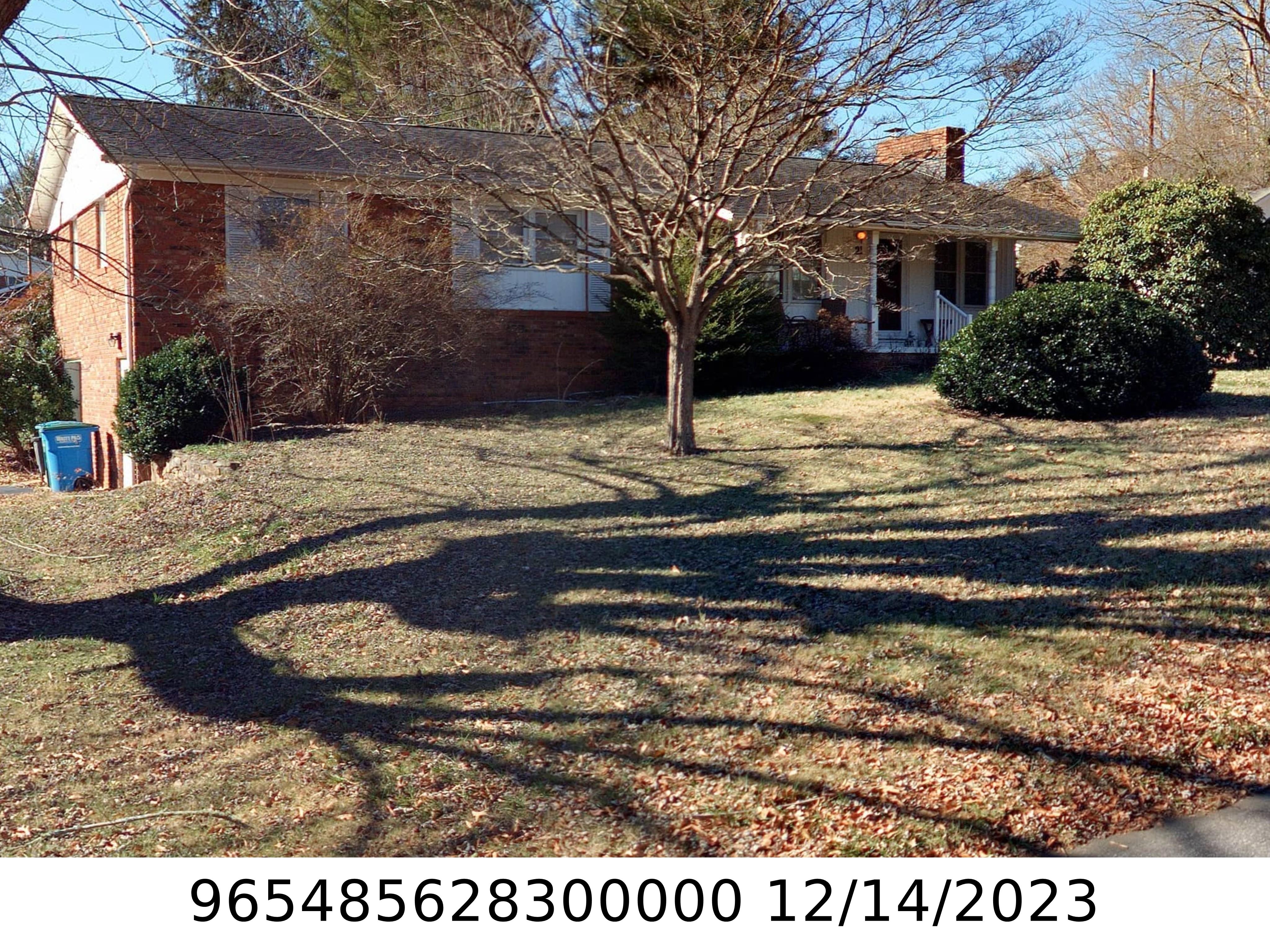 A picture of the property located at 21 SUMMIT DR, ARDEN NC 28704.