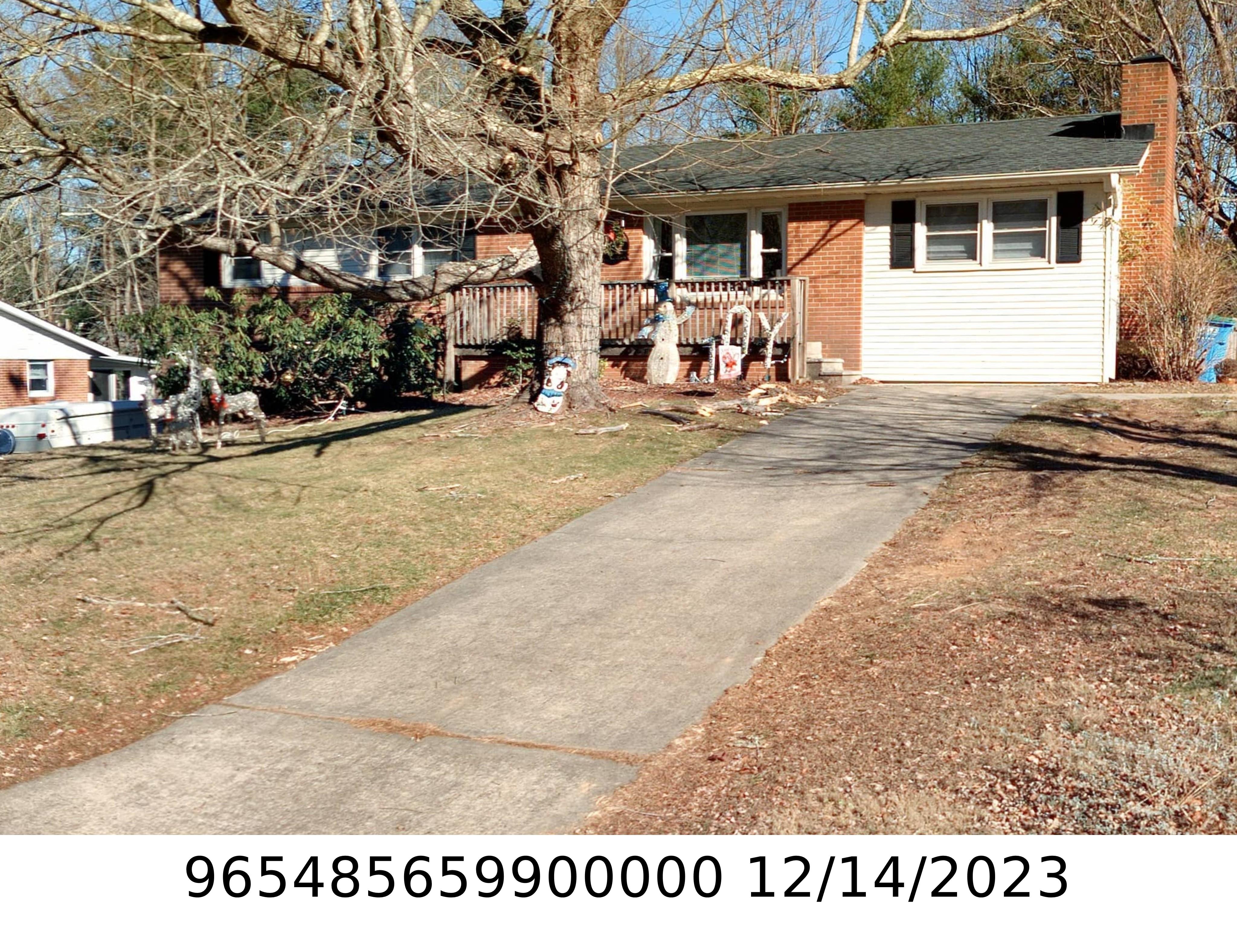 A picture of the property located at 18 SUMMIT DR, ARDEN NC 28704.