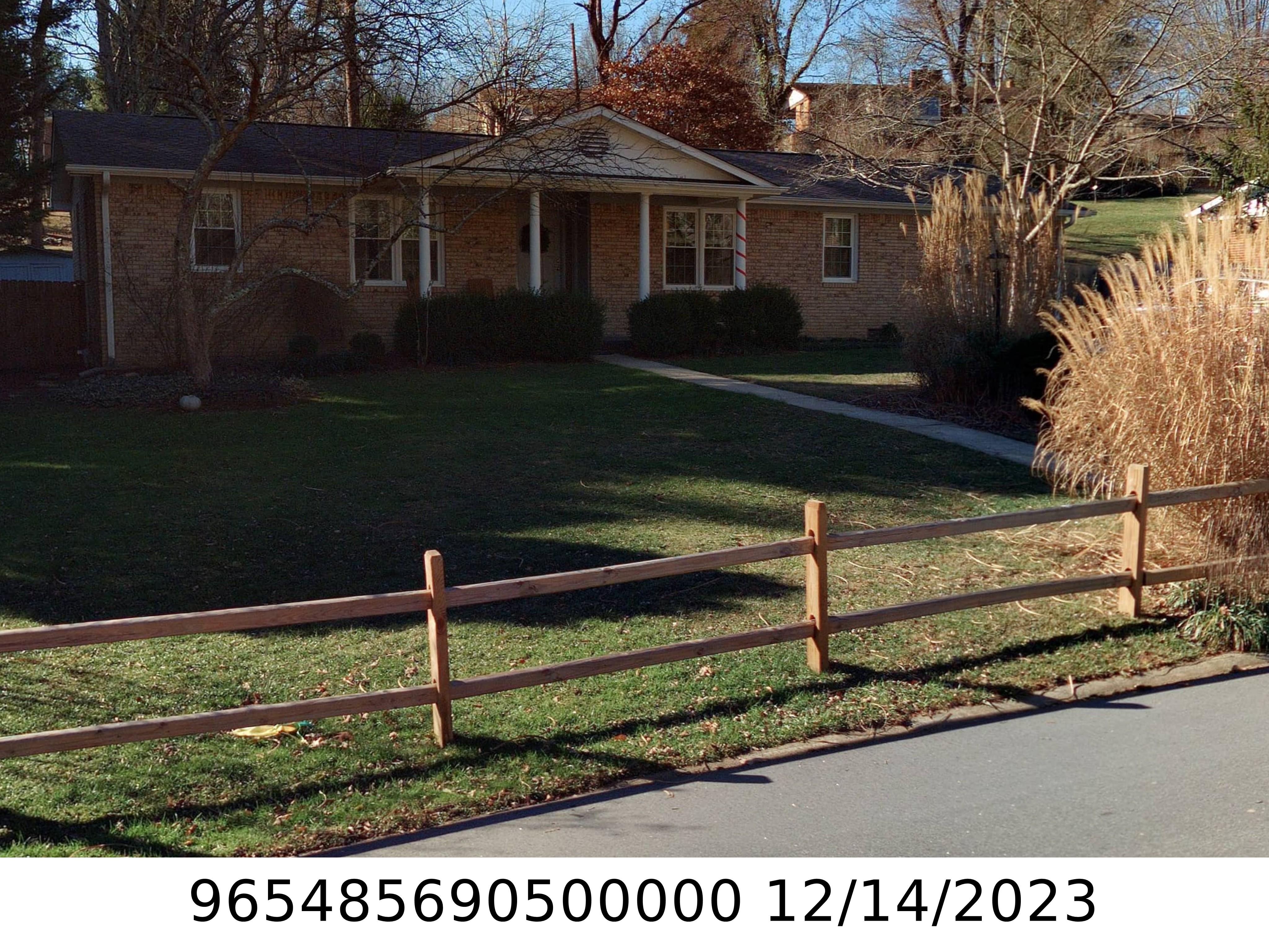 A picture of the property located at 9 PINEHURST CIR, ARDEN NC 28704.