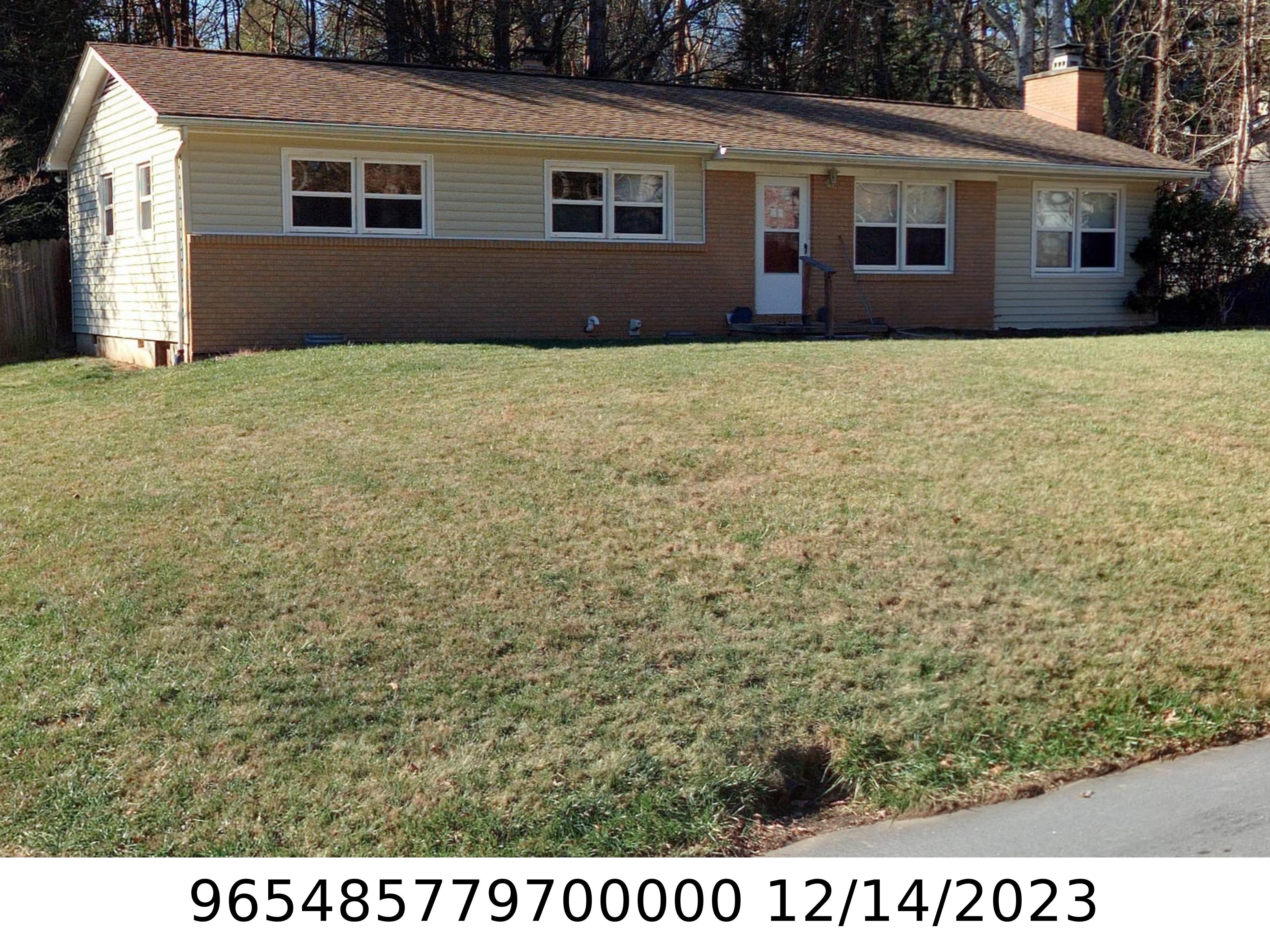 A picture of the property located at 15 PINEHURST CIR, ARDEN NC 28704.