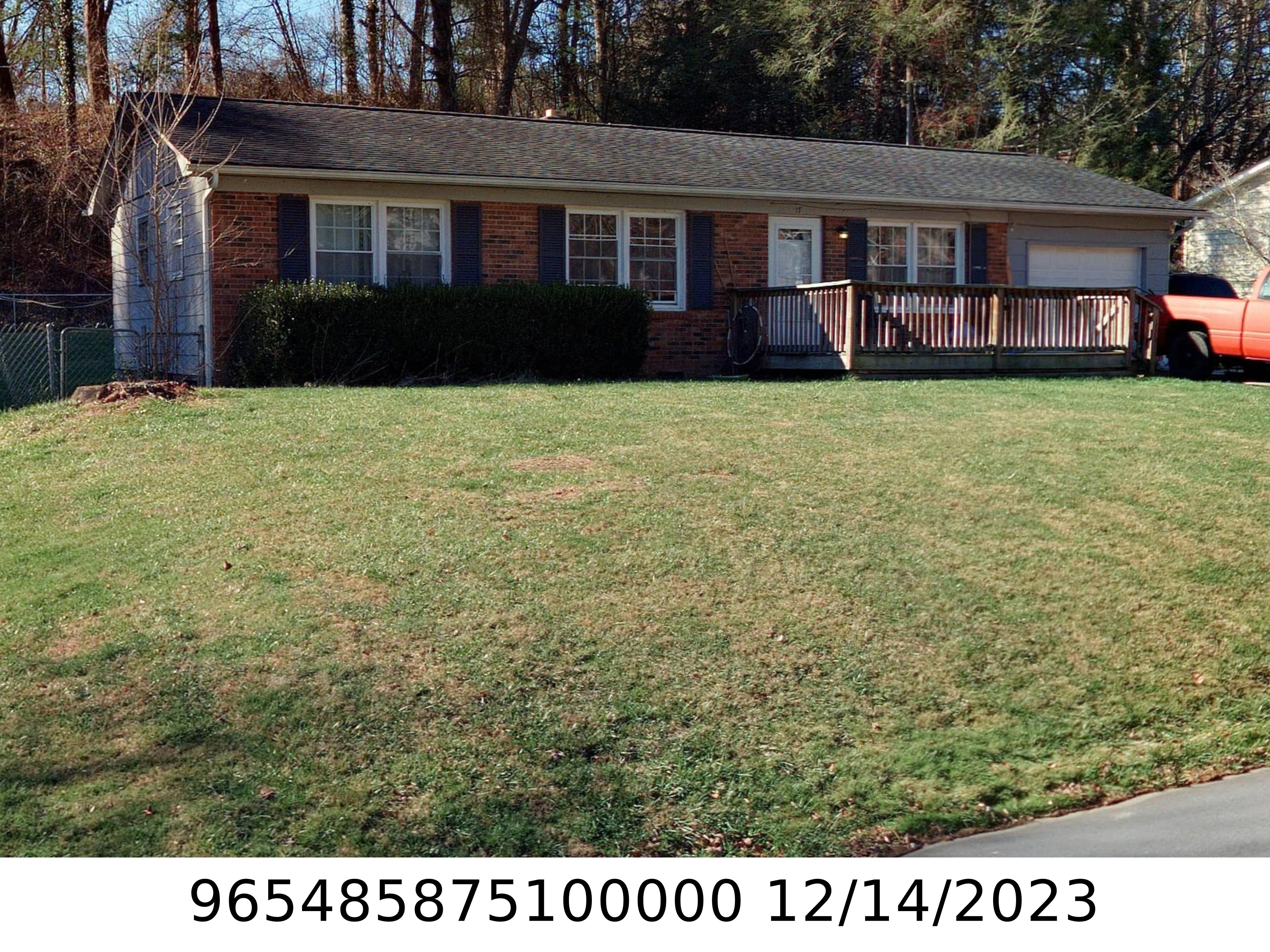 A picture of the property located at 17 PINEHURST CIR, ARDEN NC 28704.