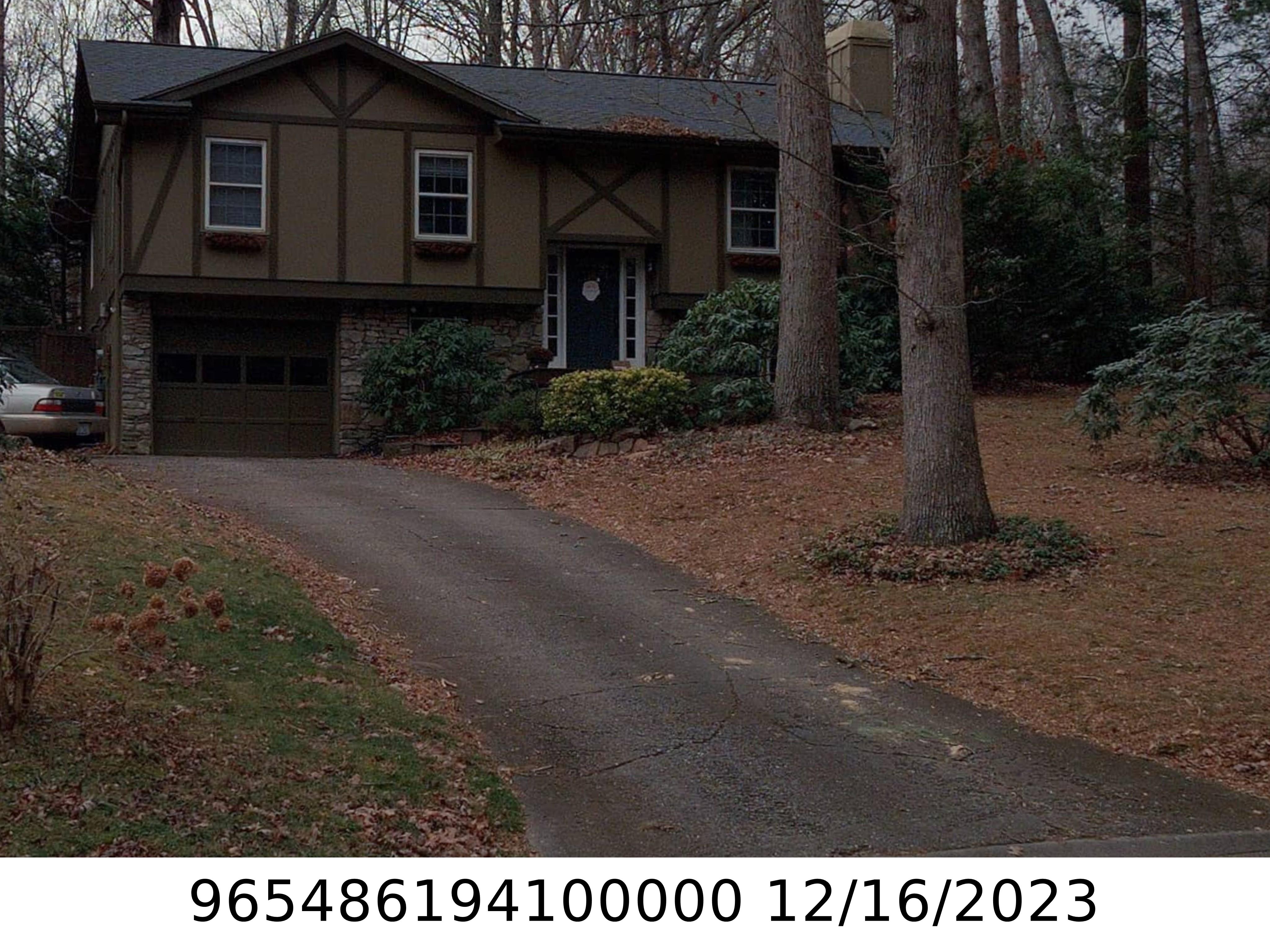 A picture of the property located at 1 MUIRFIELD DR, ARDEN NC 28704.