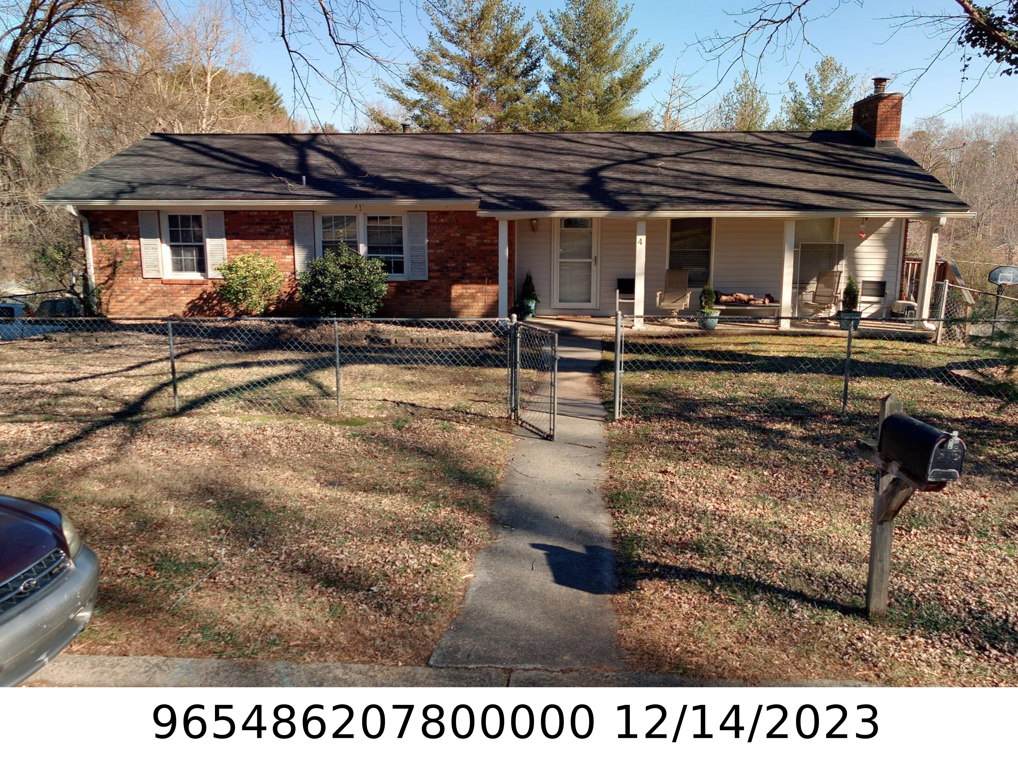 A picture of the property located at 4 SUMMIT DR, ARDEN NC 28704.