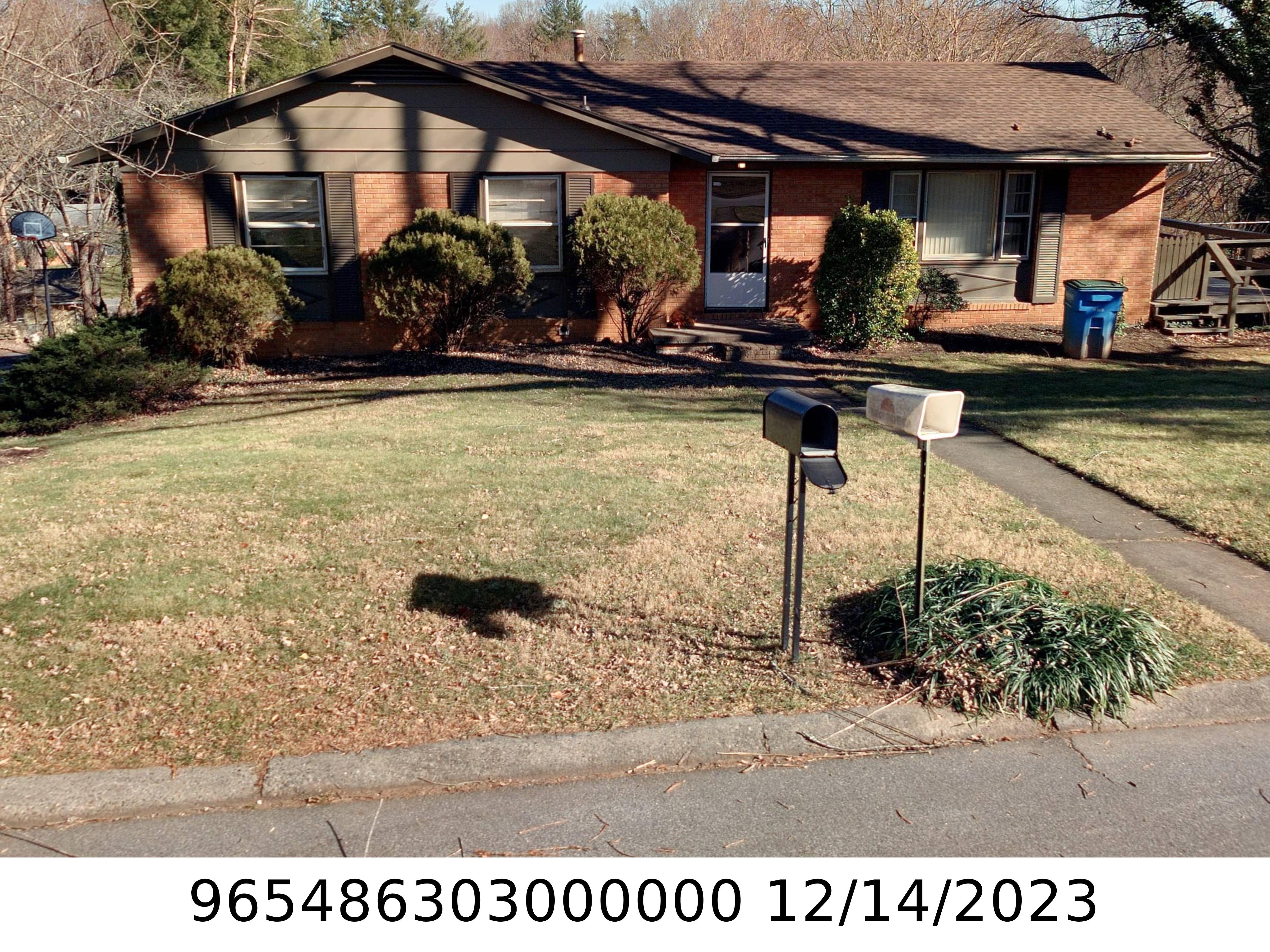 A picture of the property located at 6 SUMMIT DR, ARDEN NC 28704.