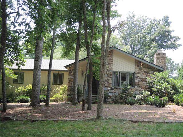A picture of the property located at 3 GLEN CREST DR, ARDEN NC 28704.