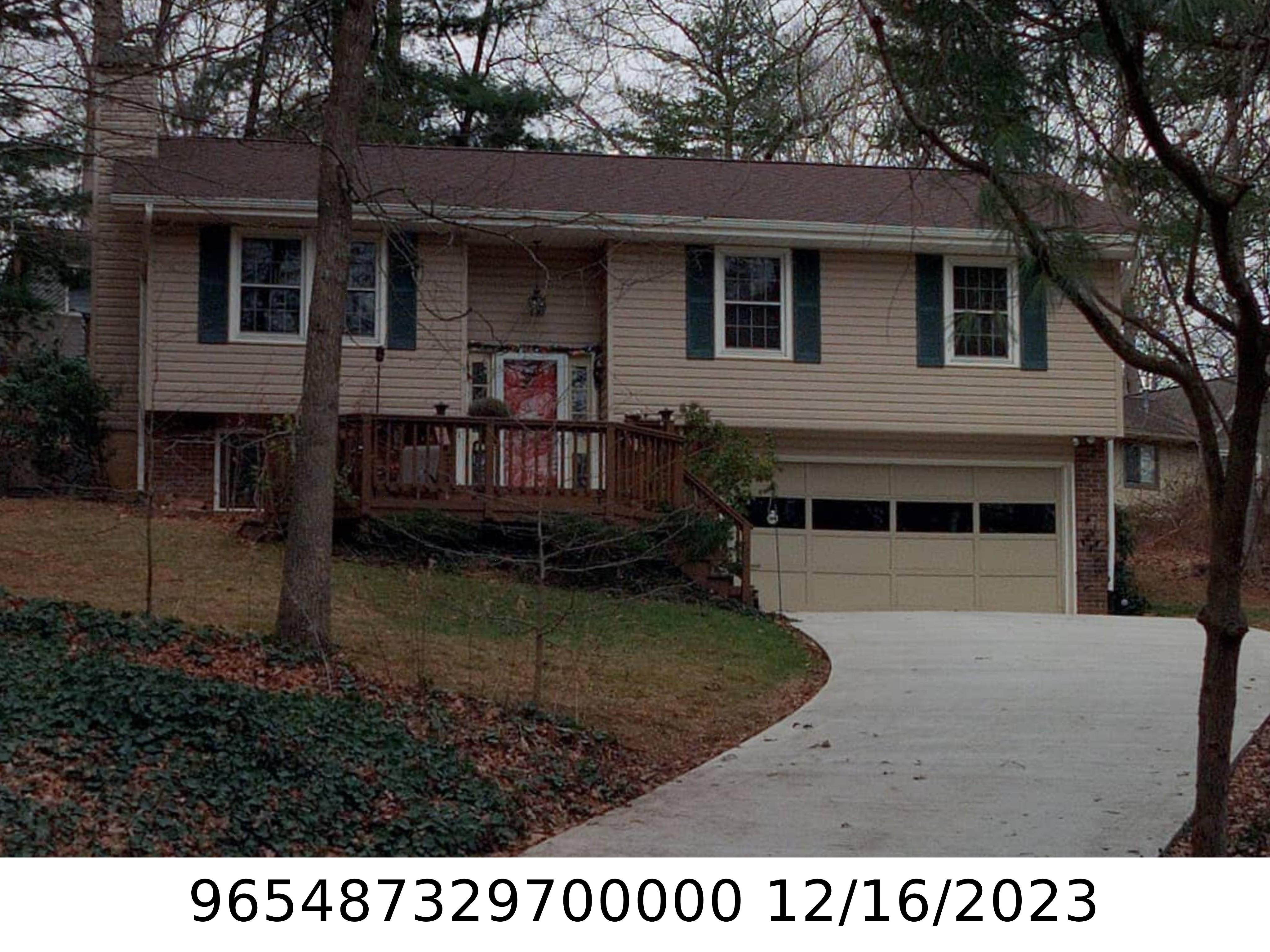 A picture of the property located at 8 MUIRFIELD DR, ARDEN NC 28704.