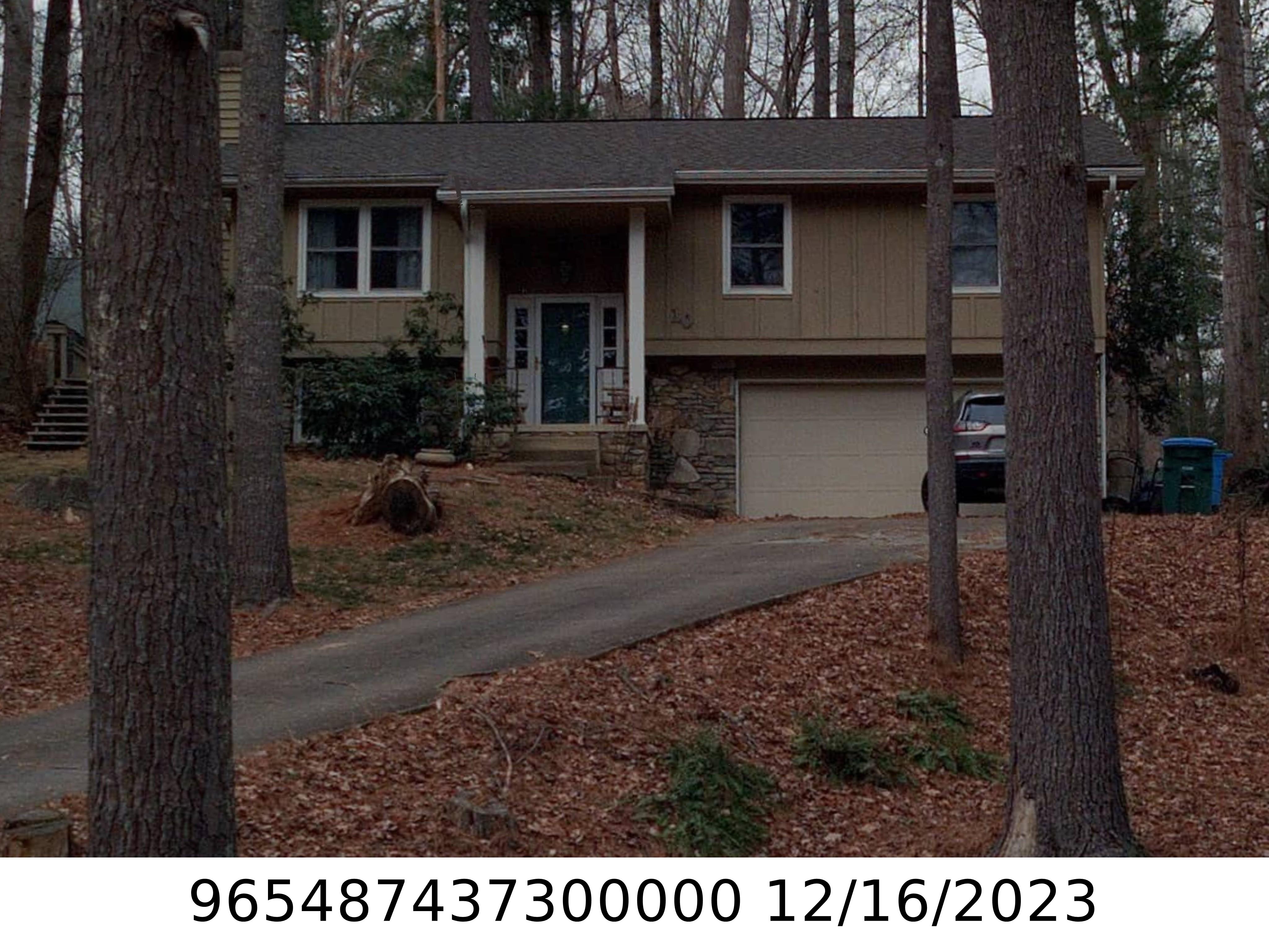 A picture of the property located at 10 MUIRFIELD DR, ARDEN NC 28704.