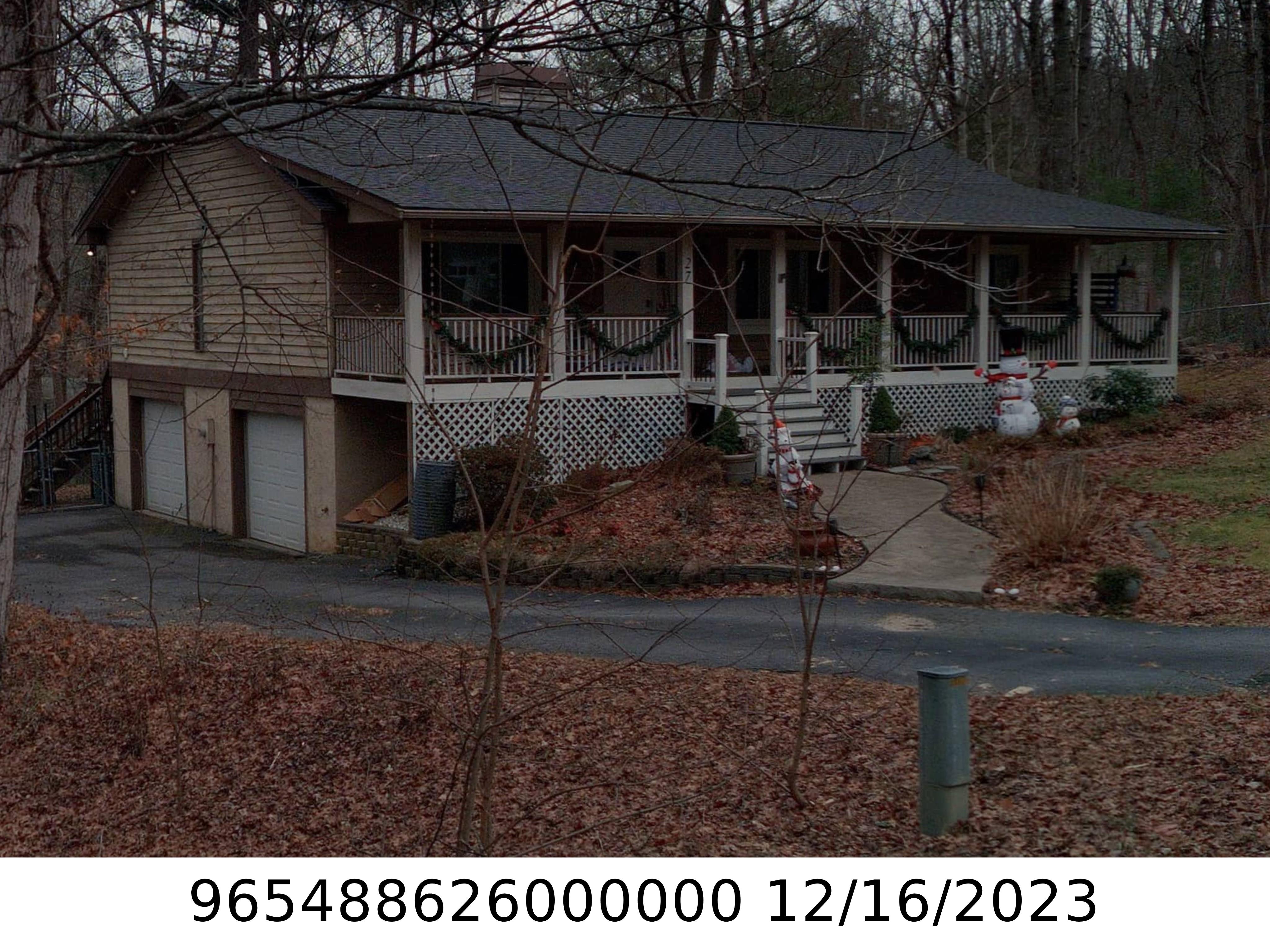 A picture of the property located at 27 MUIRFIELD DR, ARDEN NC 28704.