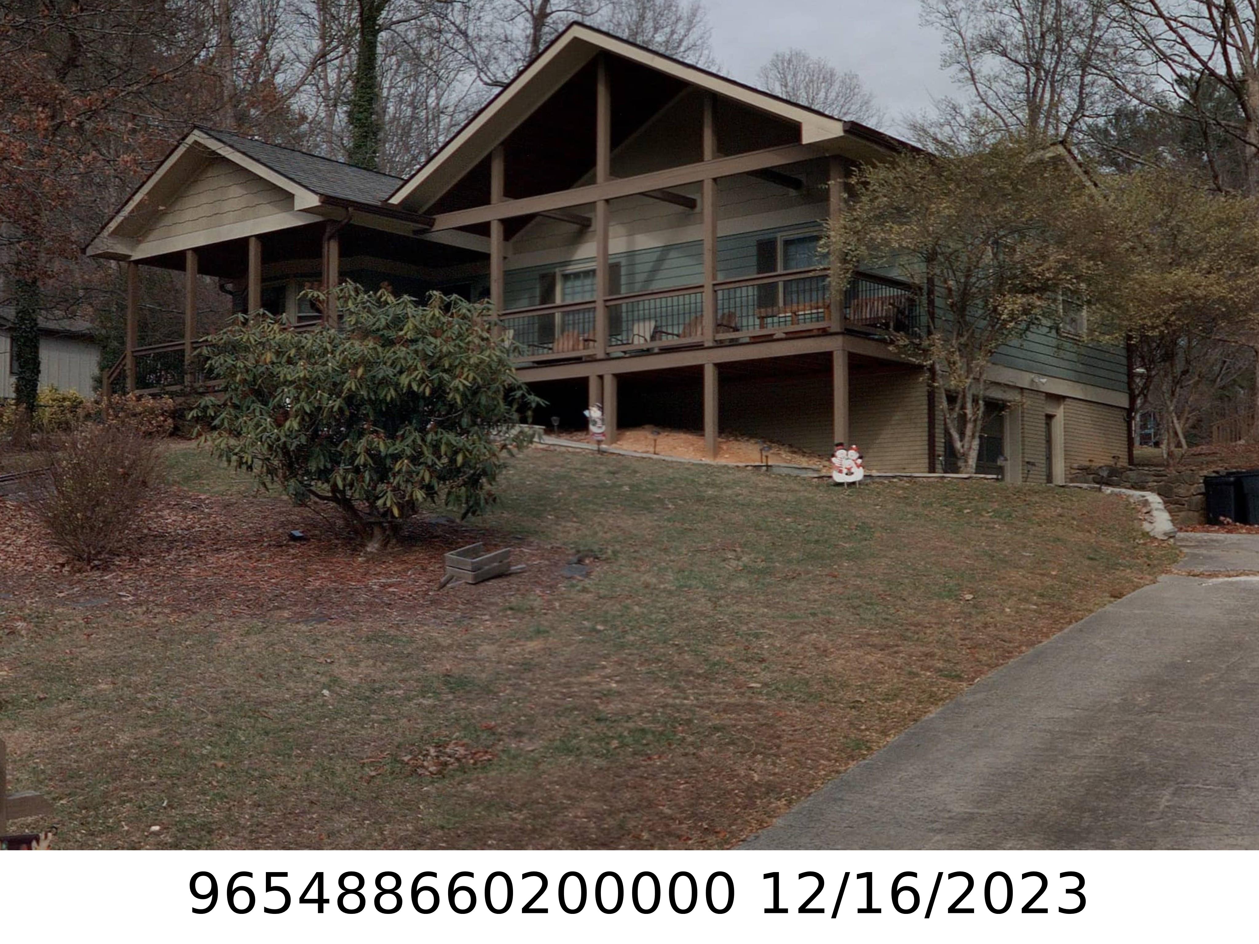 A picture of the property located at 14 SAINT ANDREWS RD, ARDEN NC 28704.