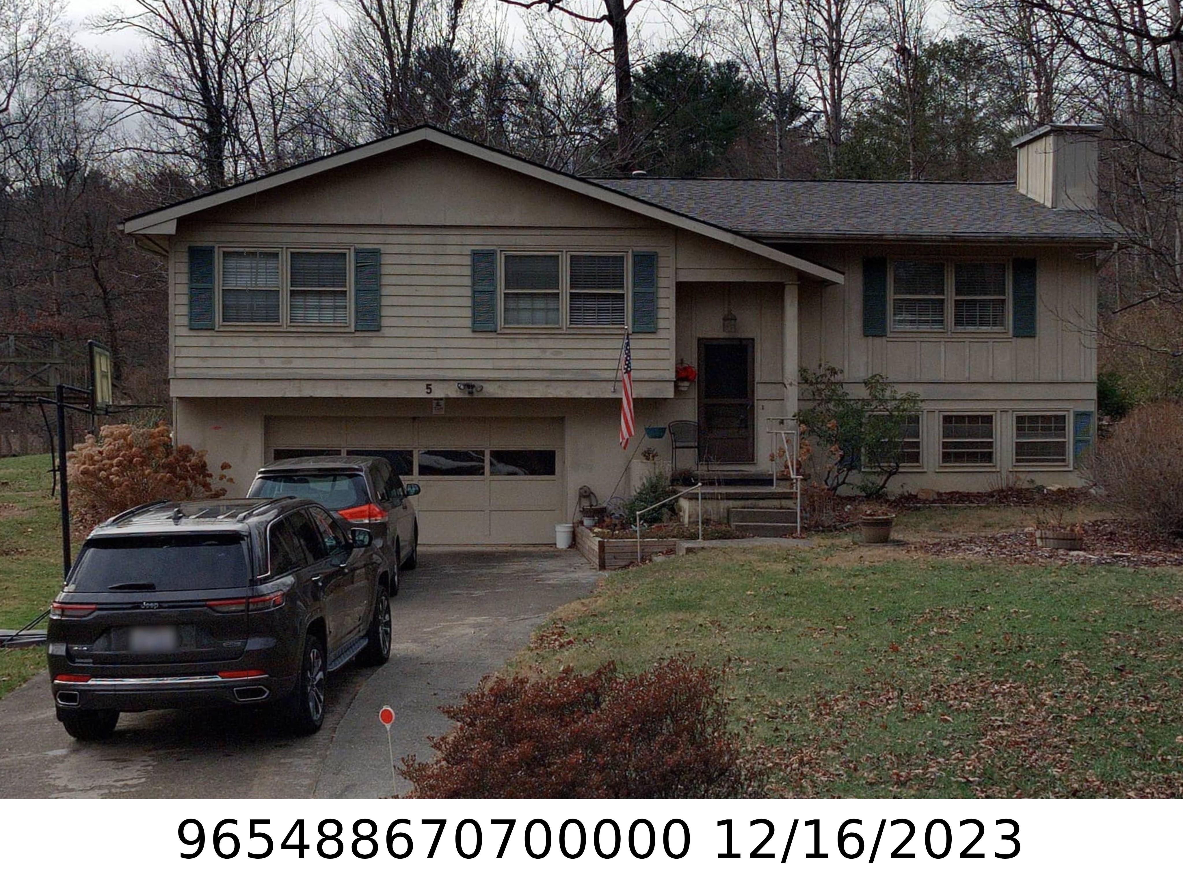 A picture of the property located at 5 FOREST RIDGE DR, ARDEN NC 28704.