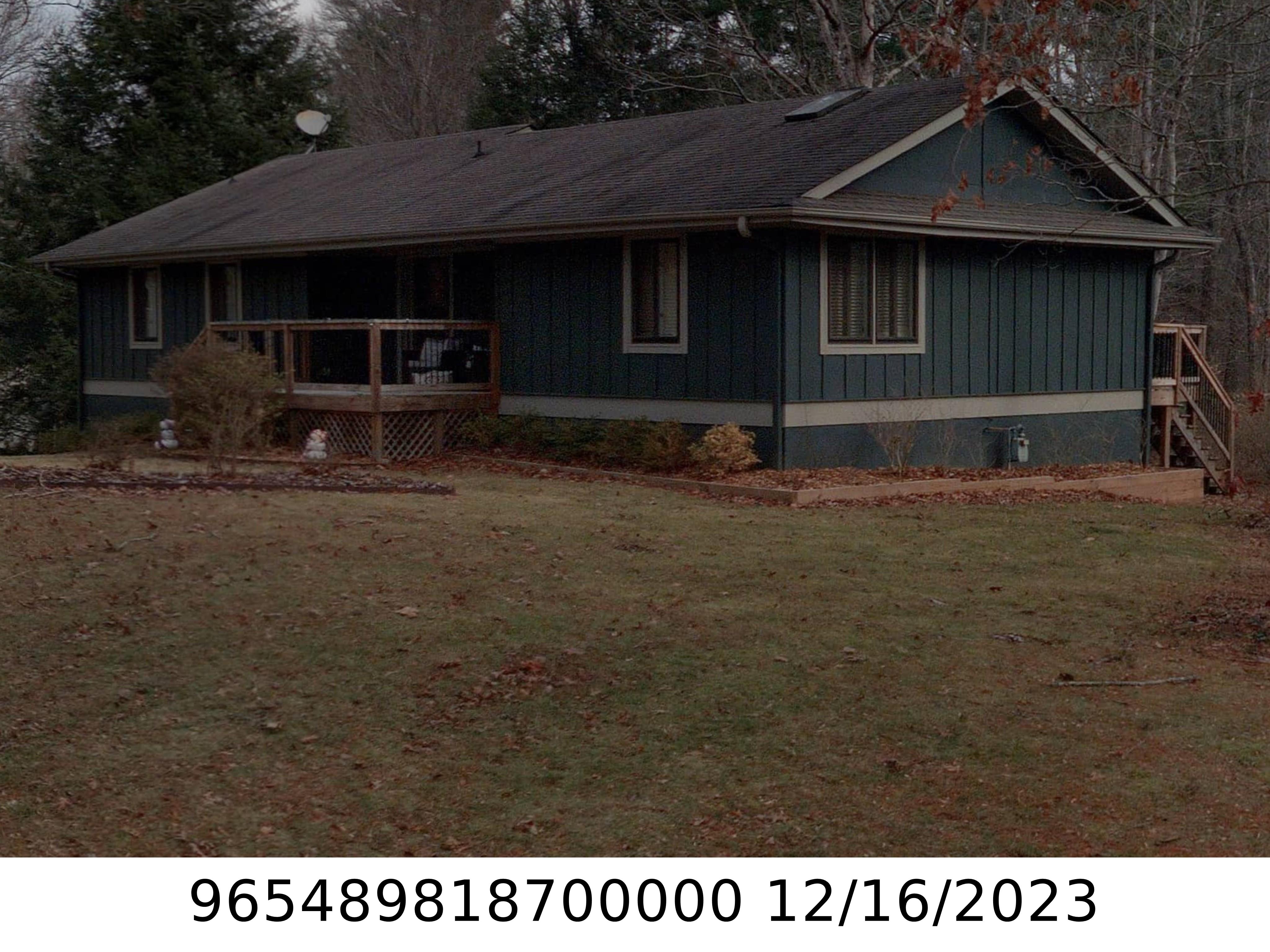 A picture of the property located at 8 CRESTBROOK DR, ARDEN NC 28704.