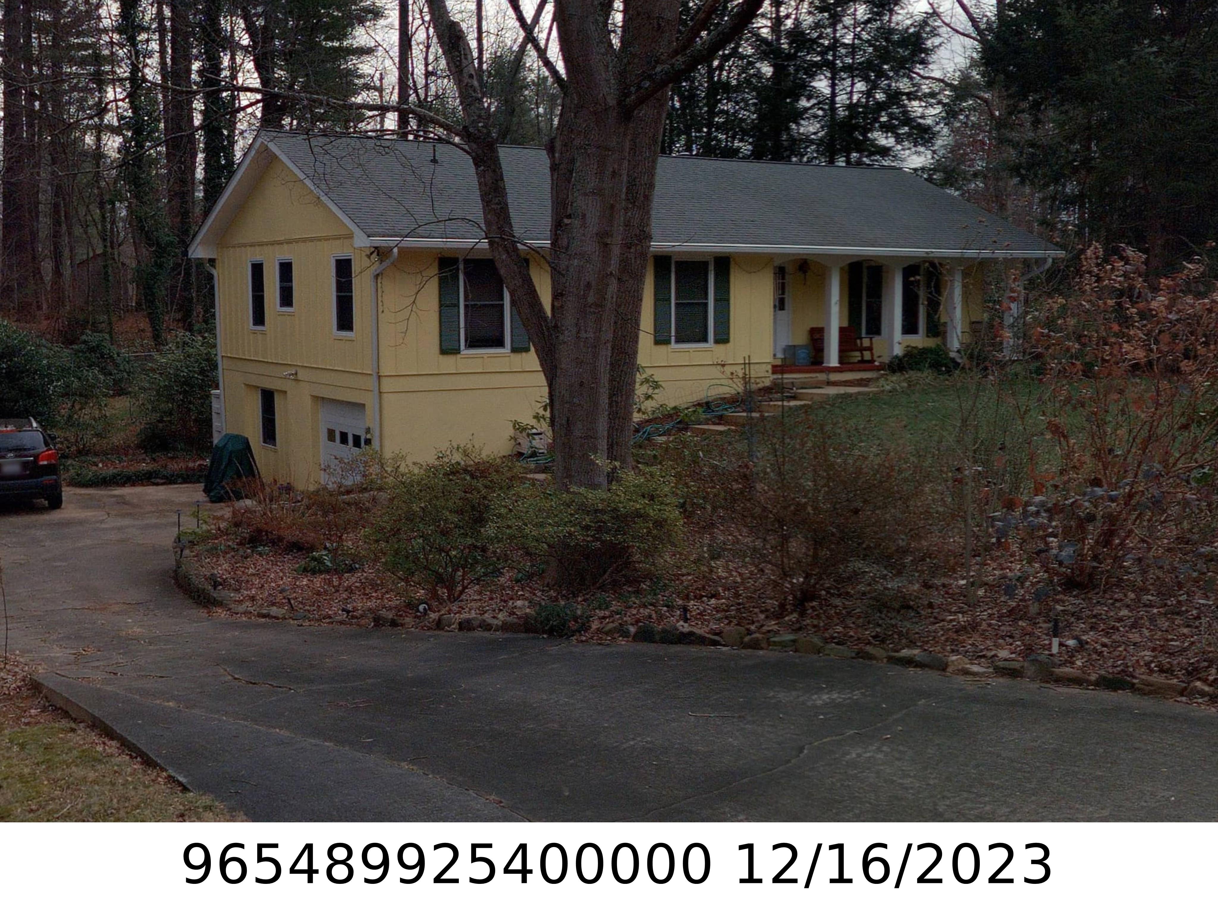 A picture of the property located at 10 CRESTBROOK DR, ARDEN NC 28704.