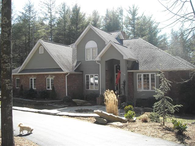 A picture of the property located at 8 FIRESTONE DR, ARDEN NC 28704.