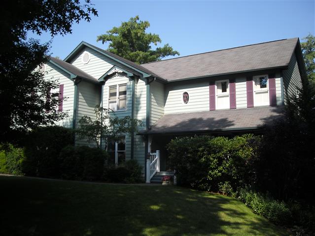 A picture of the property located at 1 FIRESTONE DR, ARDEN NC 28704.