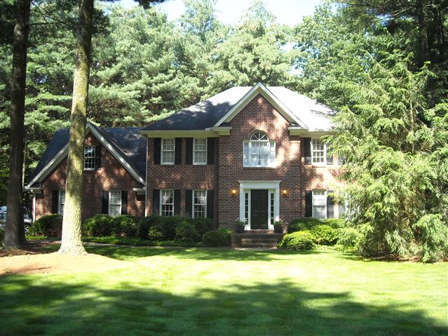 A picture of the property located at 9 COVENTRY WOODS DR, ARDEN NC 28704.