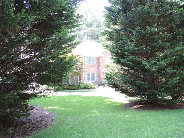 A picture of the property located at 7 COVENTRY WOODS DR, ARDEN NC 28704.