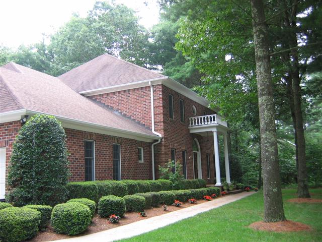 A picture of the property located at 8 COVENTRY WOODS DR, ARDEN NC 28704.