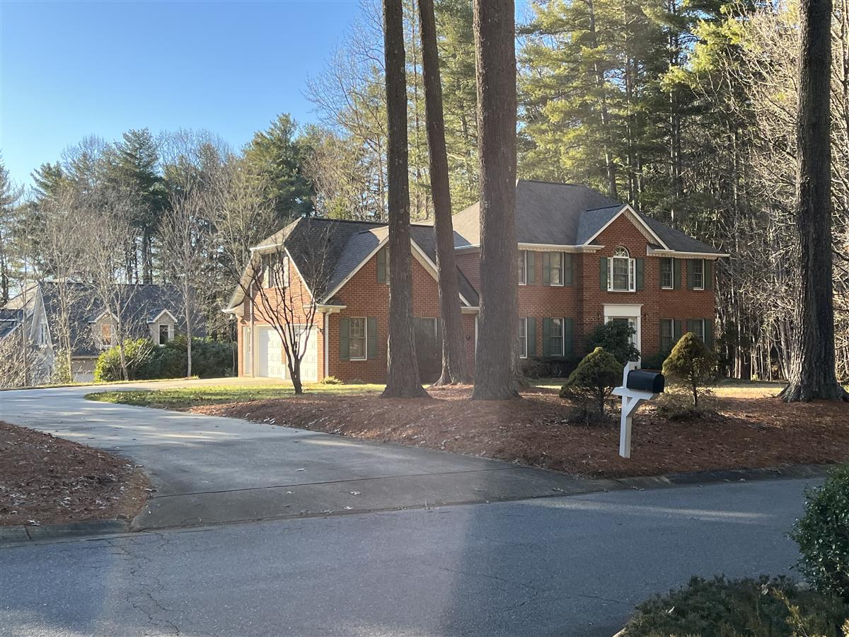 A picture of the property located at 1 COVENTRY WOODS DR, ARDEN NC 28704.