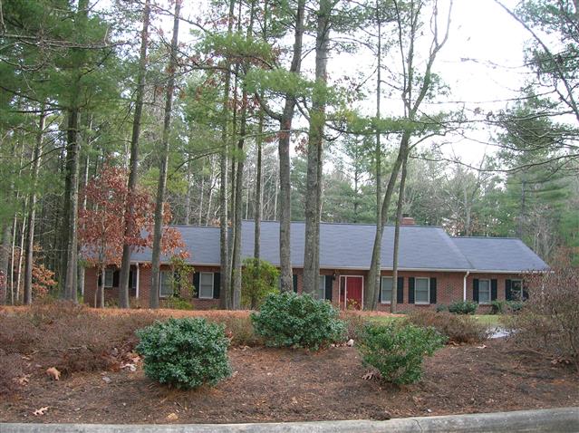 A picture of the property located at 2 COVENTRY WOODS DR, ARDEN NC 28704.