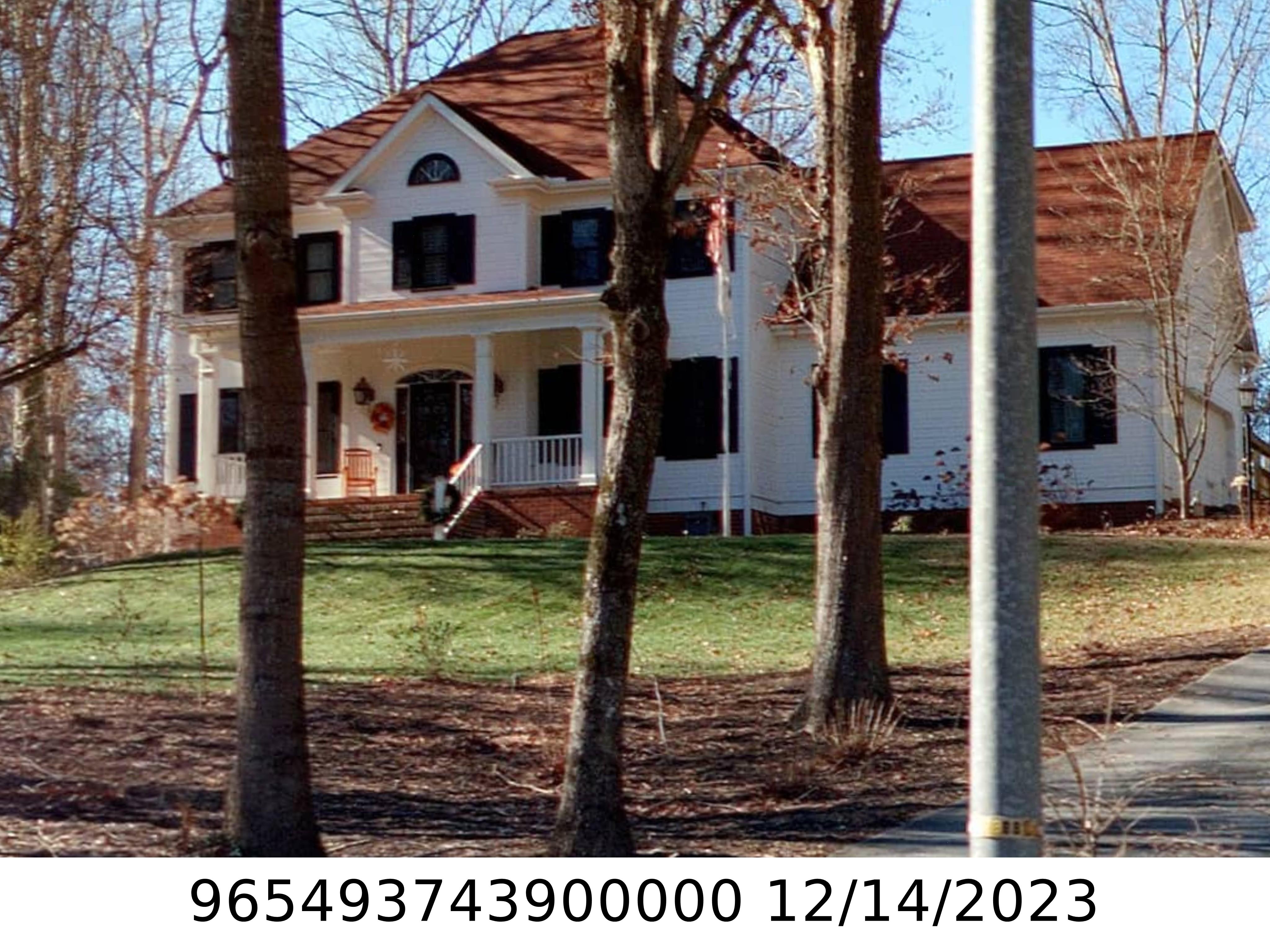 A picture of the property located at 41 TREE TOP DR, ARDEN NC 28704.