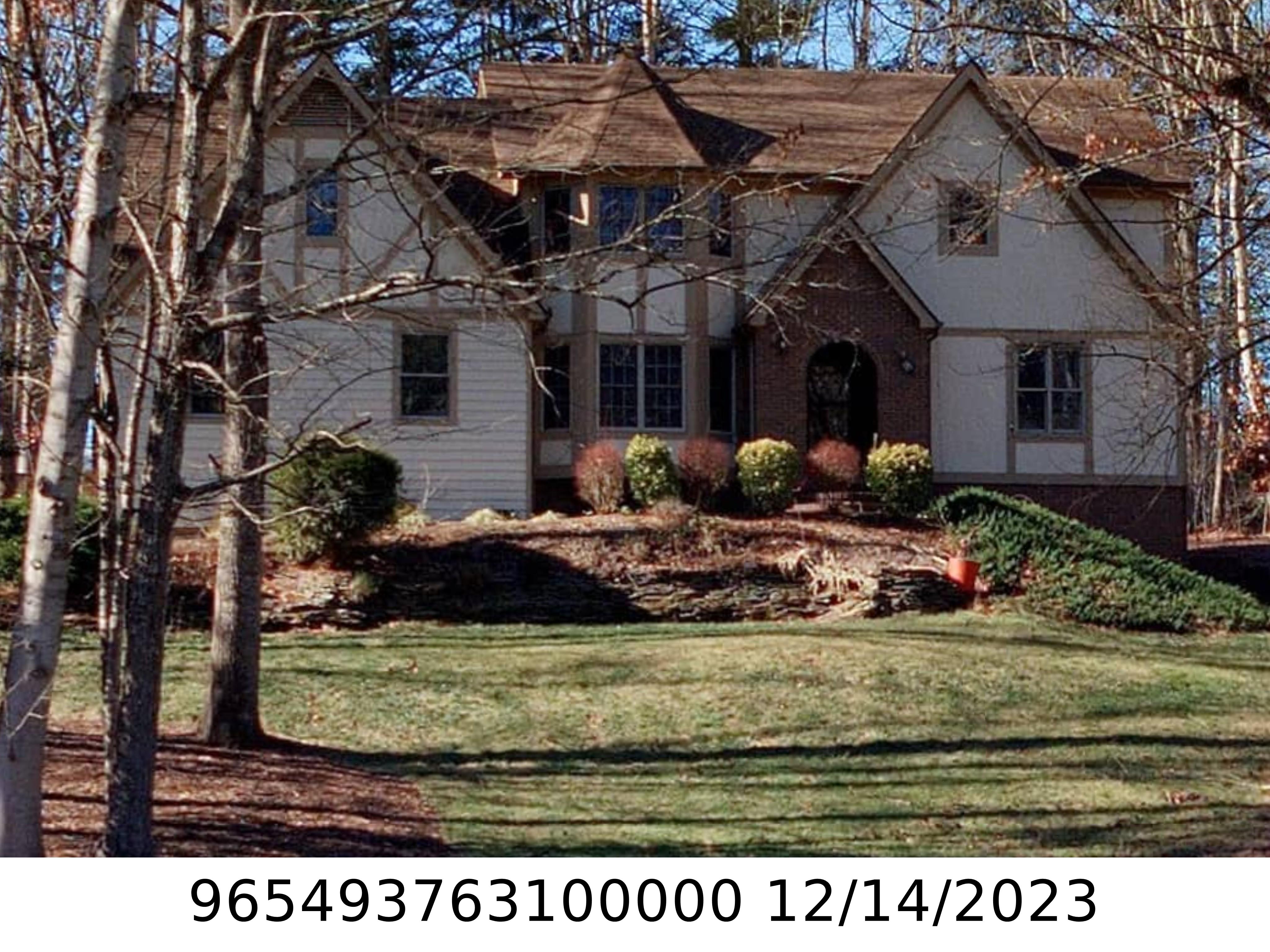 A picture of the property located at 39 TREE TOP DR, ARDEN NC 28704.