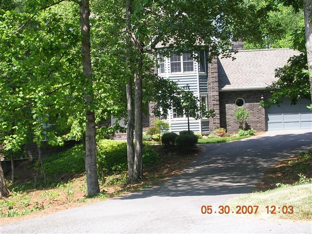 A picture of the property located at 33 TREE TOP DR, ARDEN NC 28704.