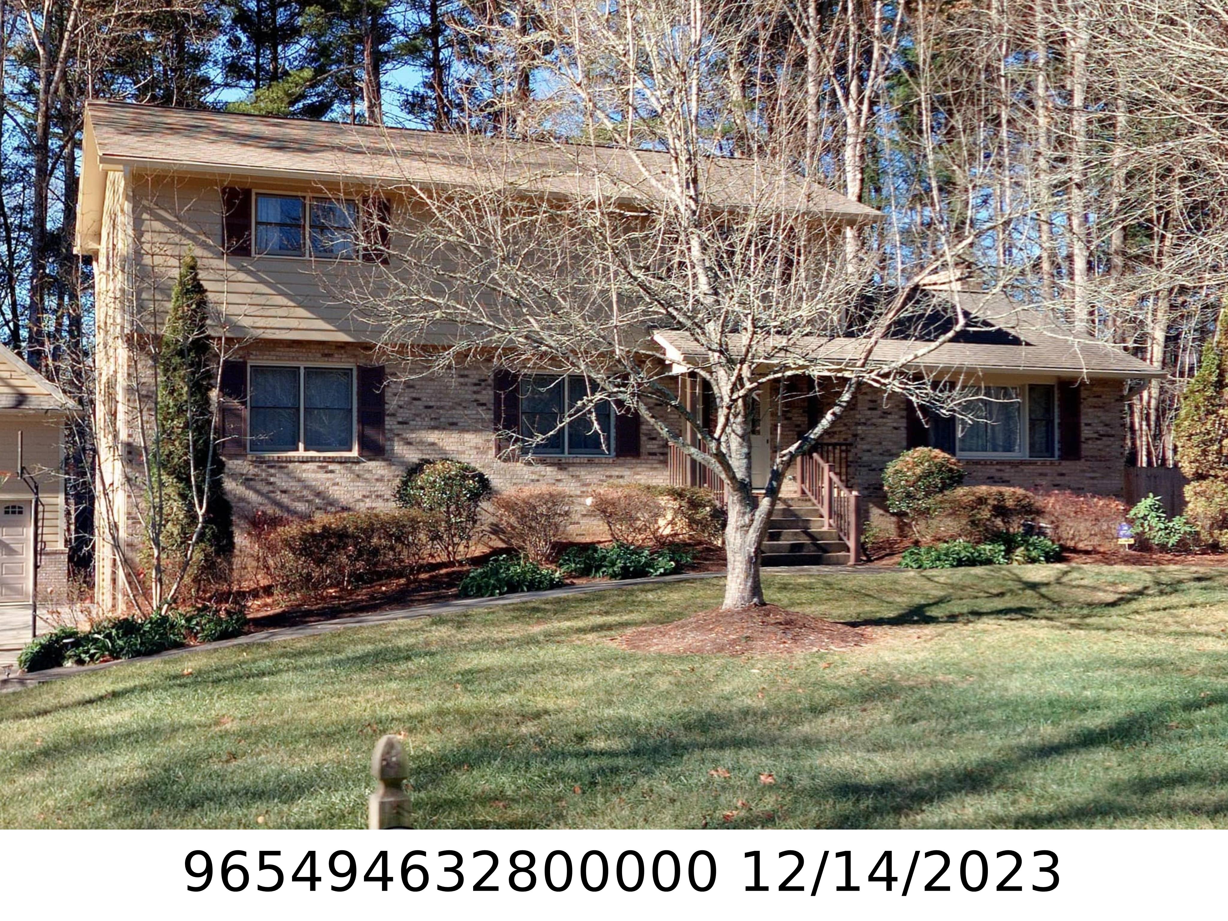 A picture of the property located at 27 TREE TOP DR, ARDEN NC 28704.