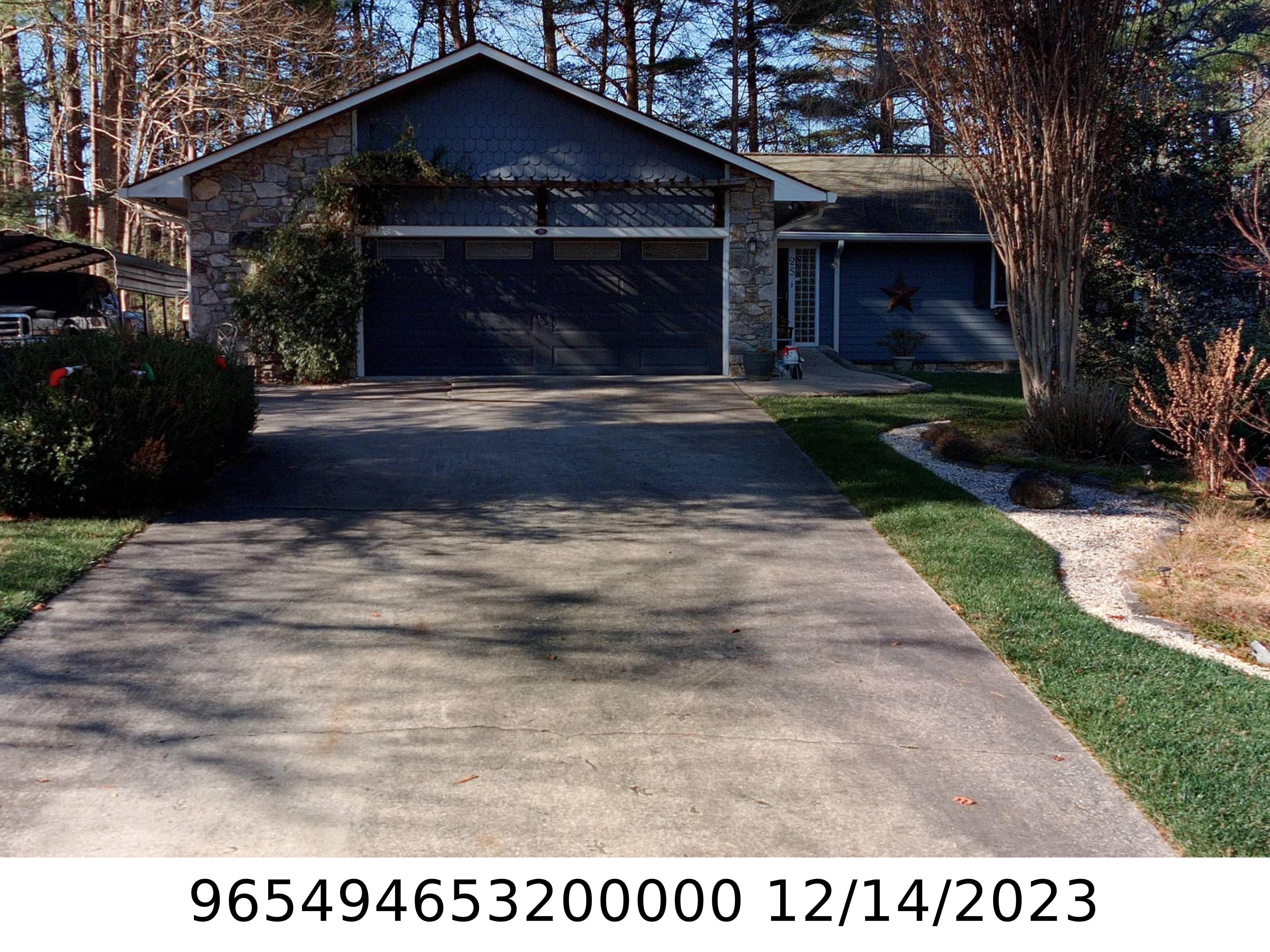 A picture of the property located at 25 TREE TOP DR, ARDEN NC 28704.