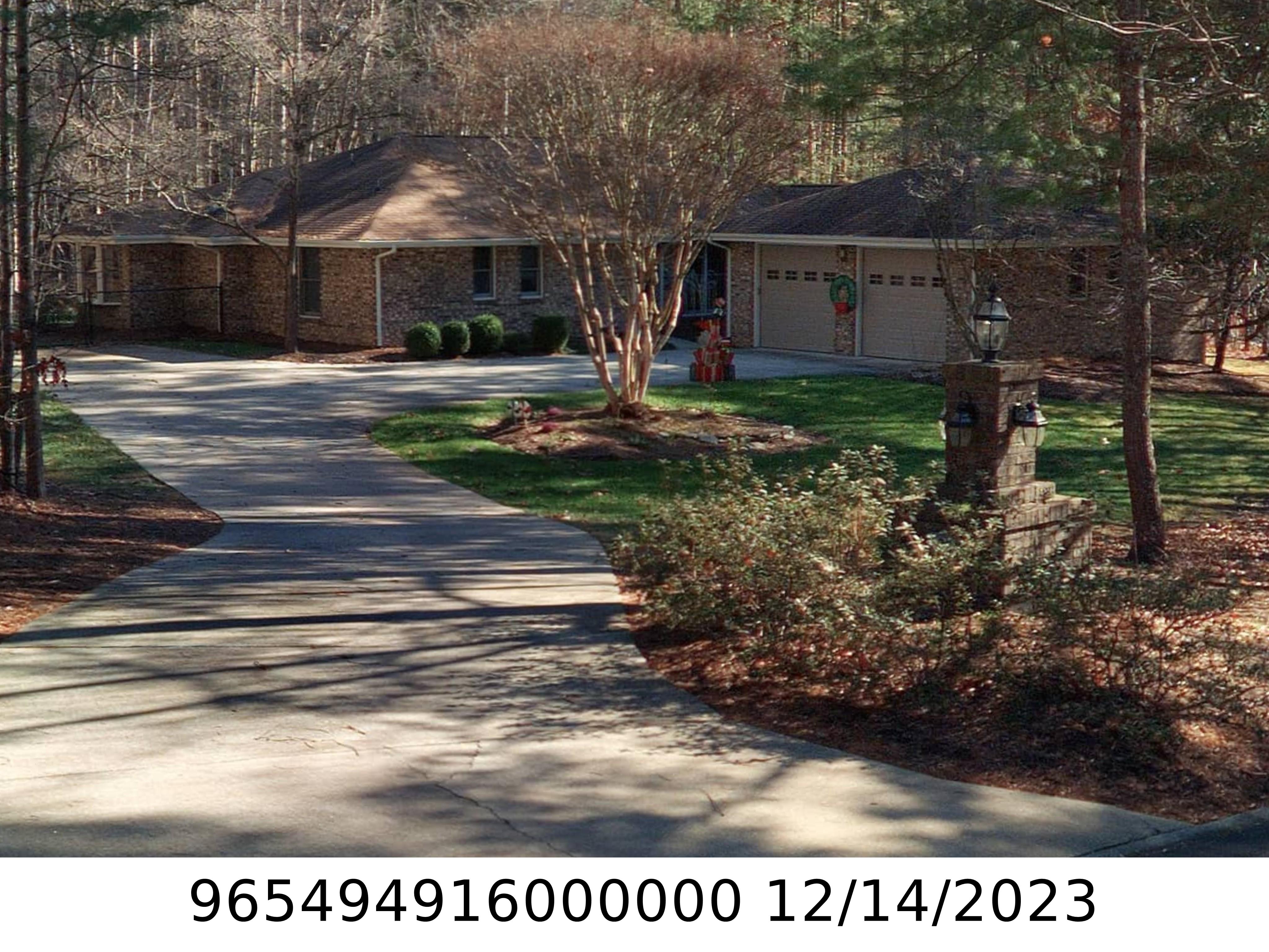 A picture of the property located at 34 TREE TOP DR, ARDEN NC 28704.