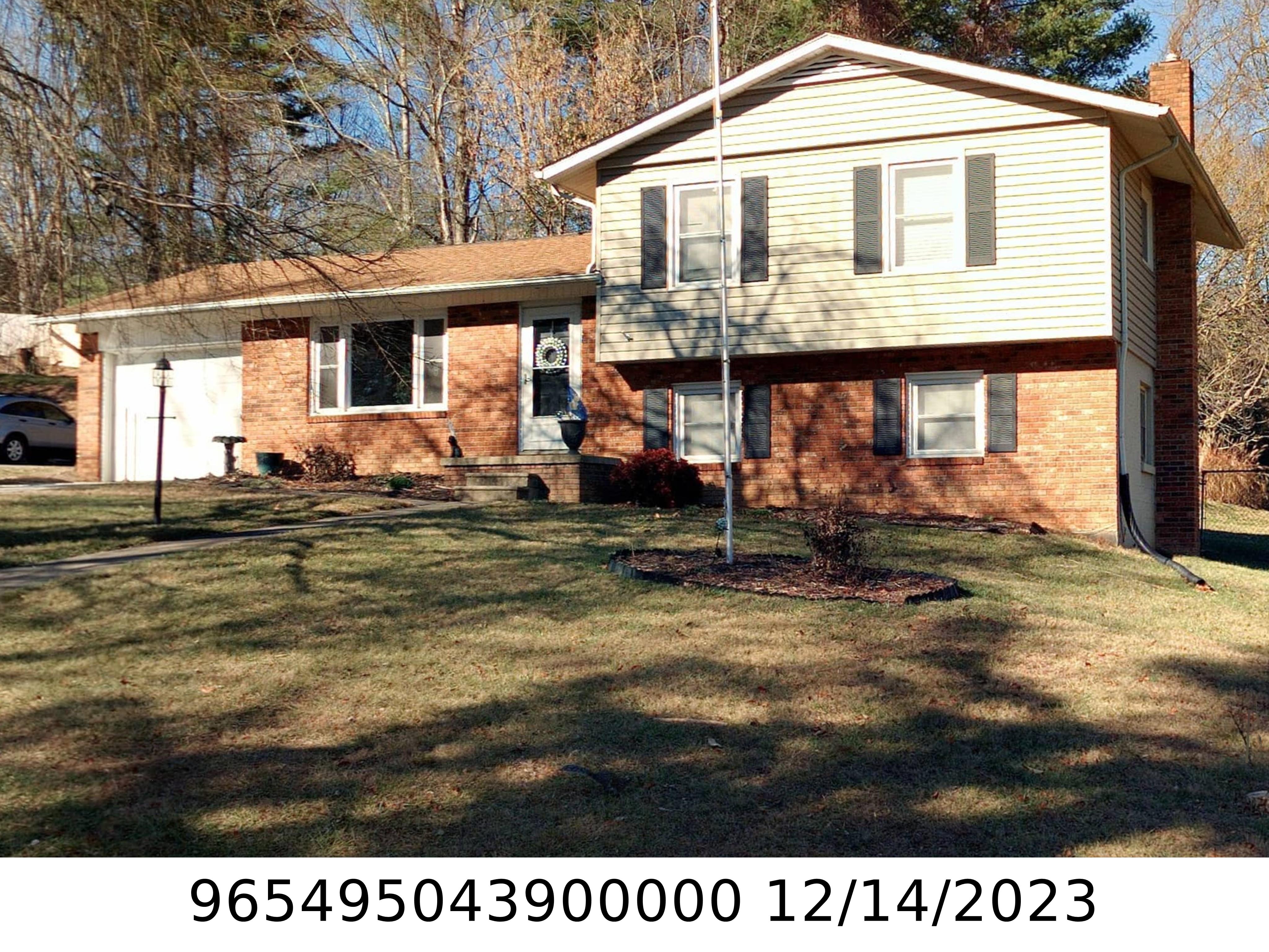 A picture of the property located at 252 SAINT JOHNS ST, ARDEN NC 28704.