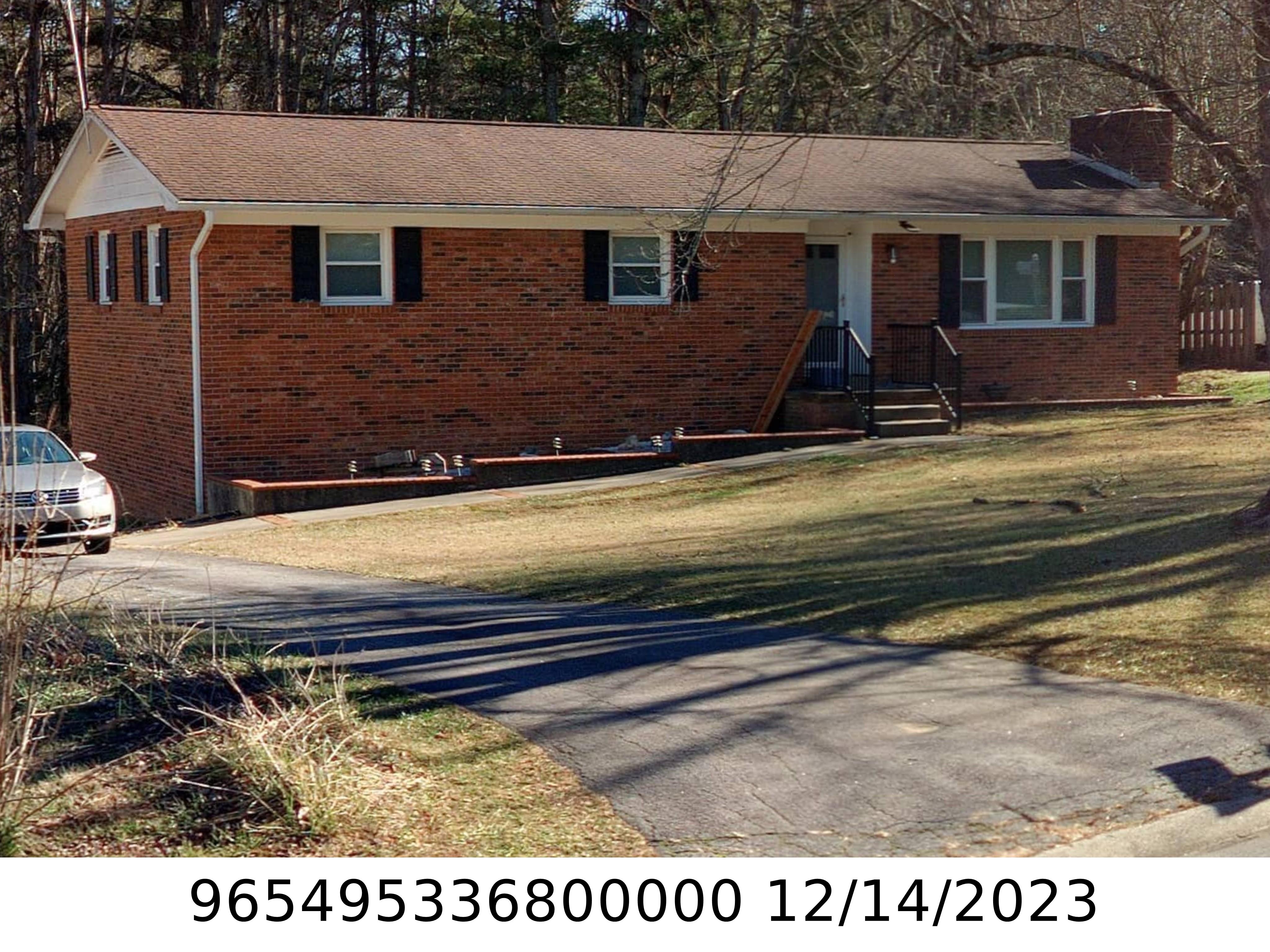 A picture of the property located at 28 PINEHURST CIR, ARDEN NC 28704.
