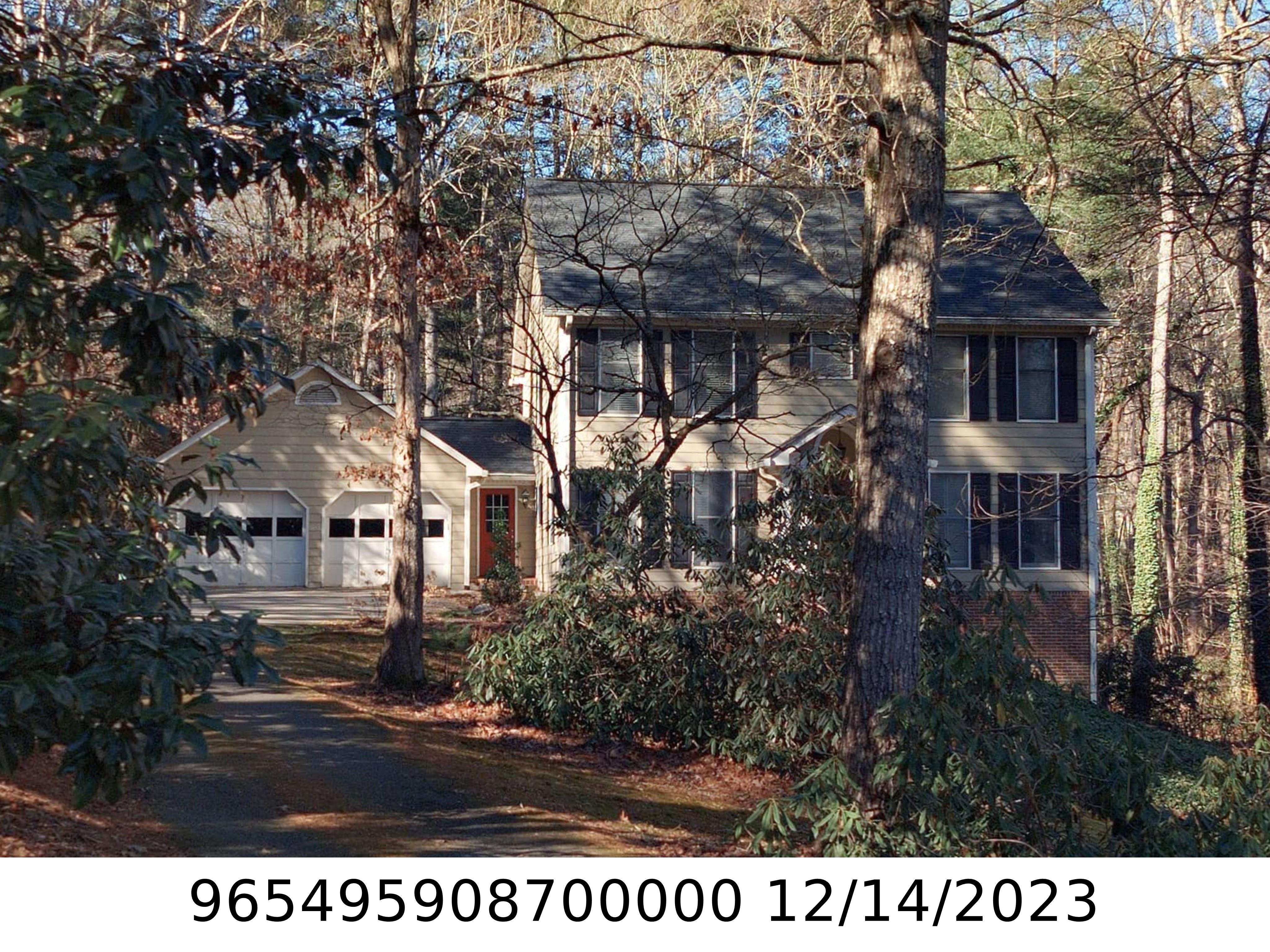 A picture of the property located at 17 TREE TOP DR, ARDEN NC 28704.