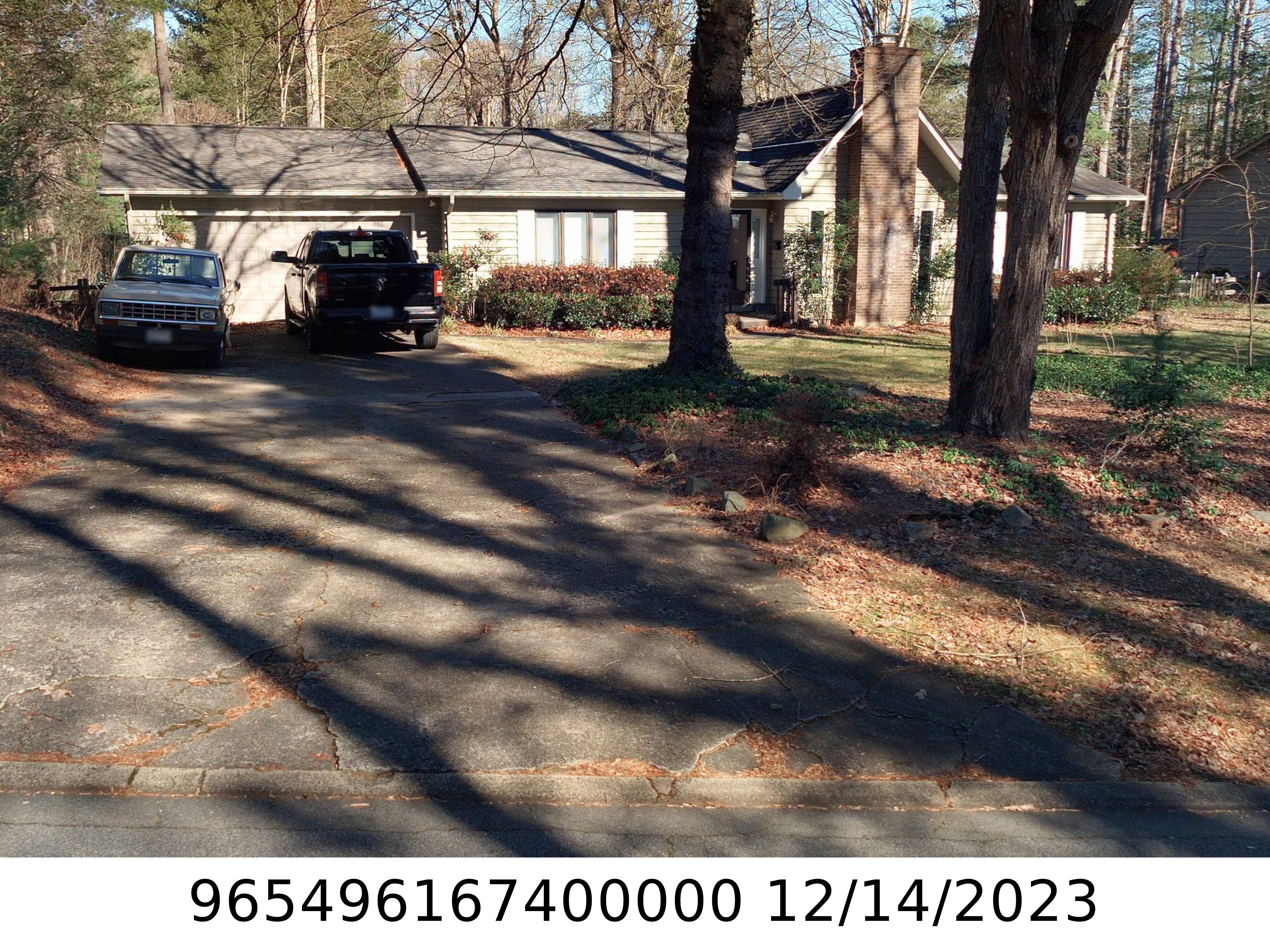A picture of the property located at 10 GLEN CREST DR, ARDEN NC 28704.