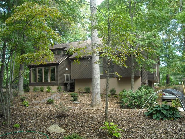 A picture of the property located at 14 GLEN CREST DR, ARDEN NC 28704.