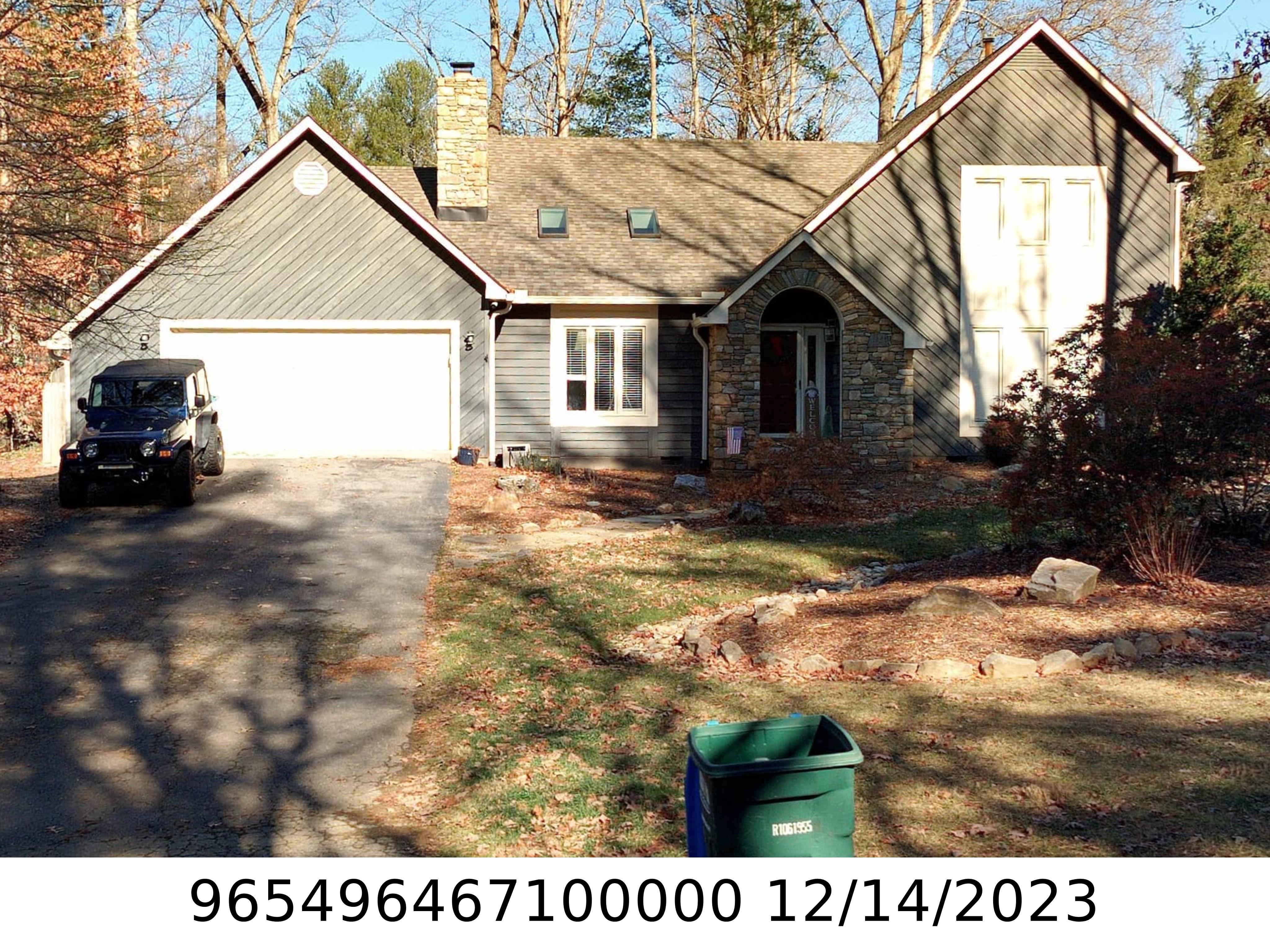 A picture of the property located at 16 GLEN CREST DR, ARDEN NC 28704.