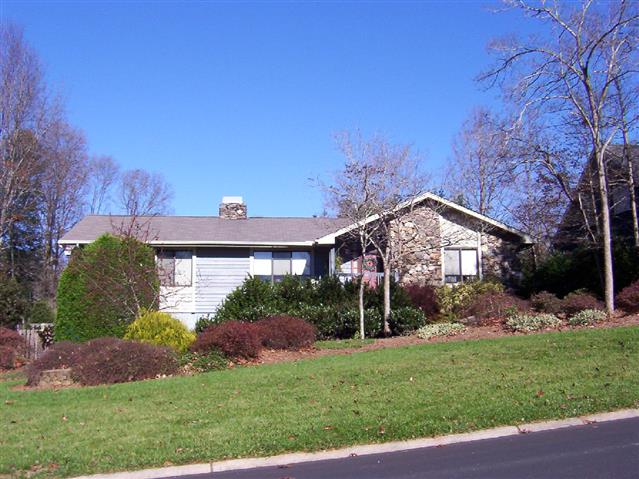 A picture of the property located at 18 GLEN CREST DR, ARDEN NC 28704.