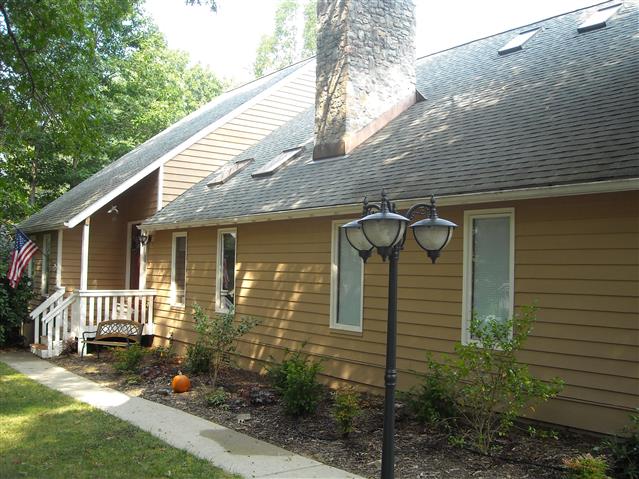 A picture of the property located at 20 GLEN CREST DR, ARDEN NC 28704.