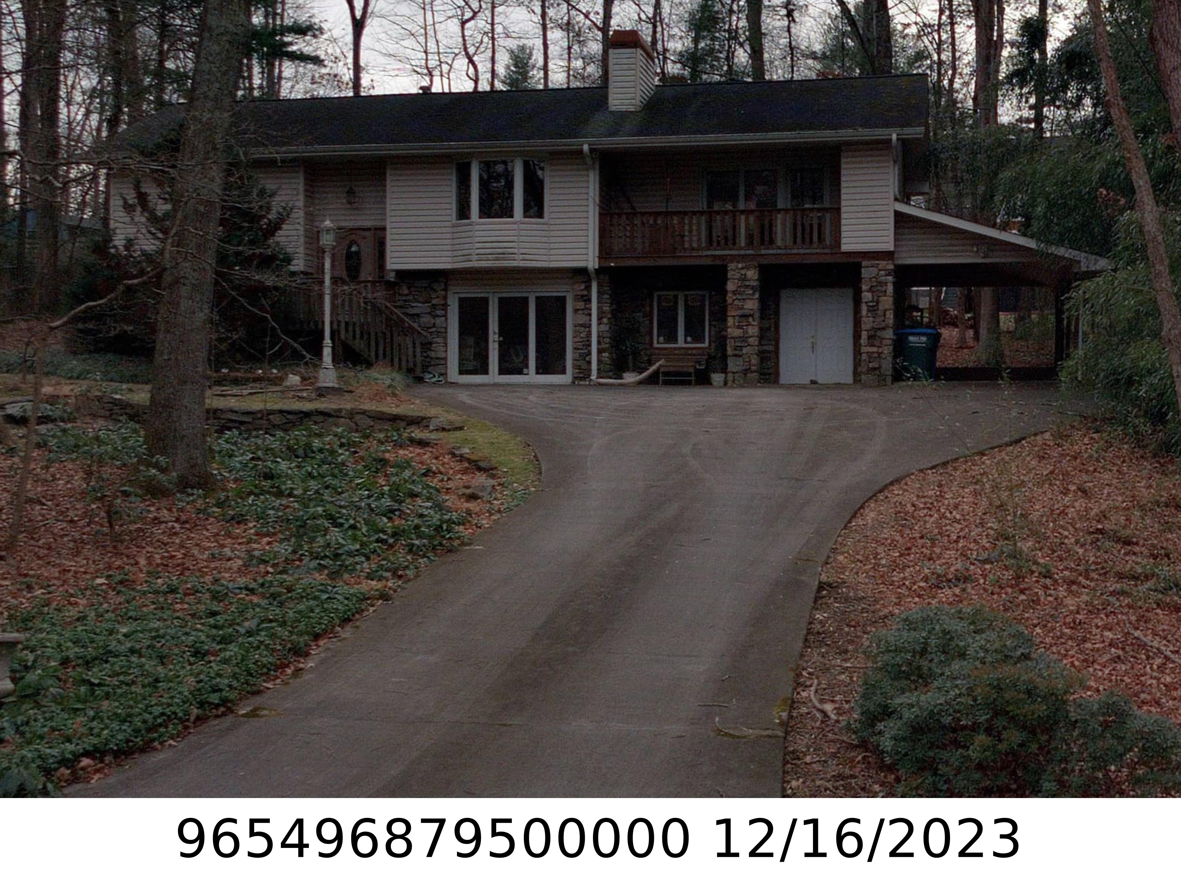 A picture of the property located at 20 TURNBERRY DR, ARDEN NC 28704.