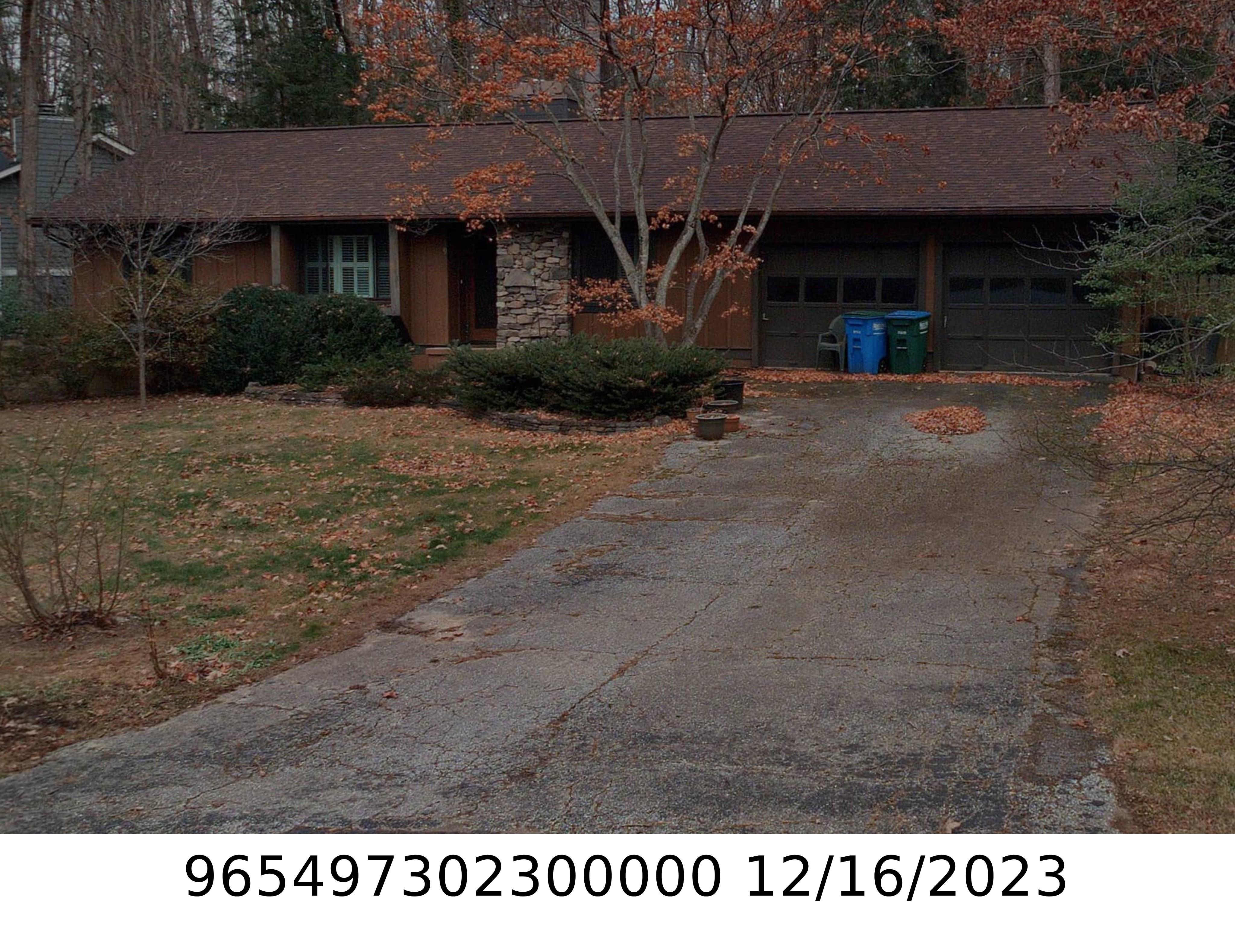 A picture of the property located at 9 TURNBERRY DR, ARDEN NC 28704.