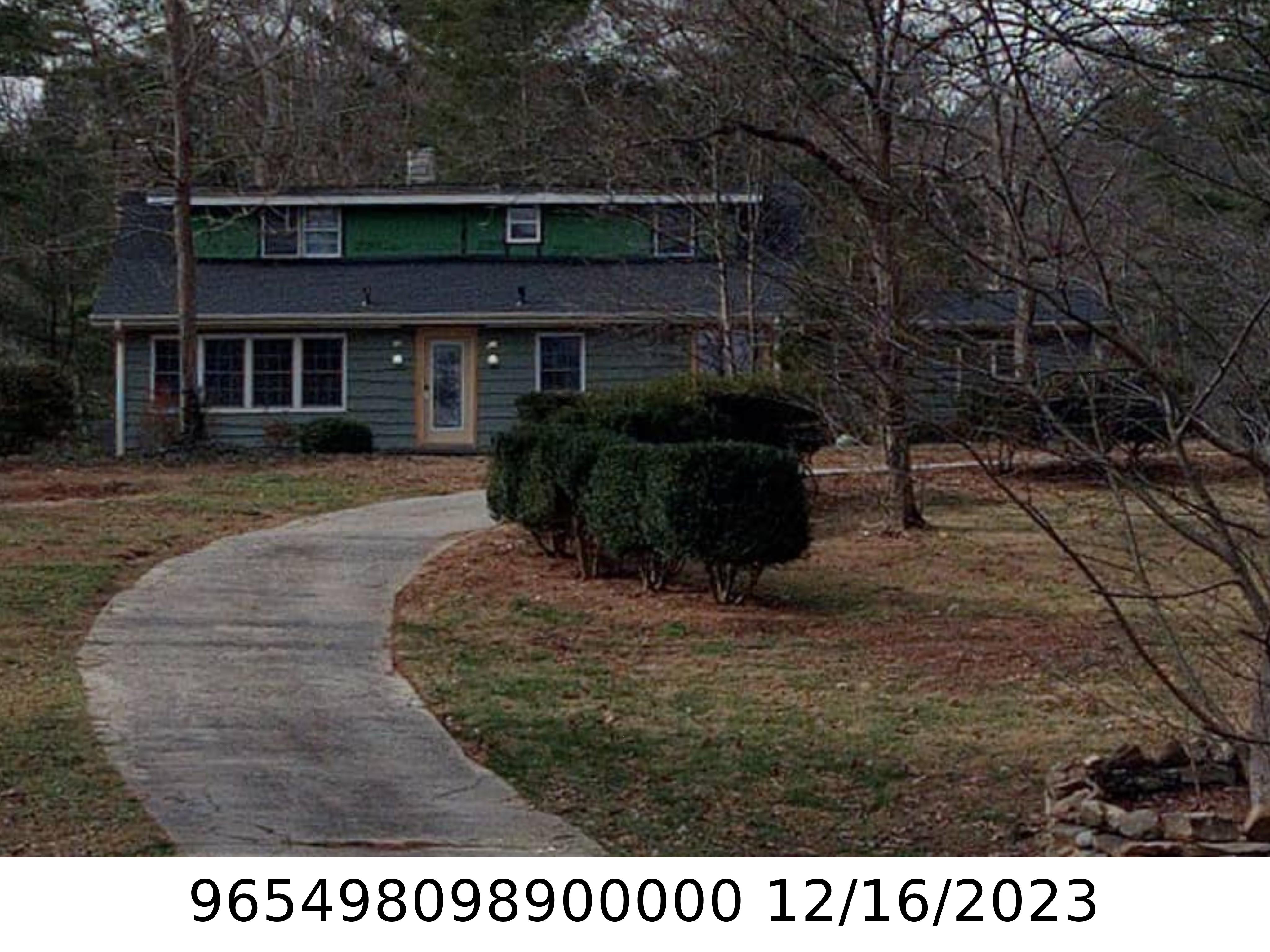 A picture of the property located at 19 CHIPPING GREEN DR, ARDEN NC 28704.