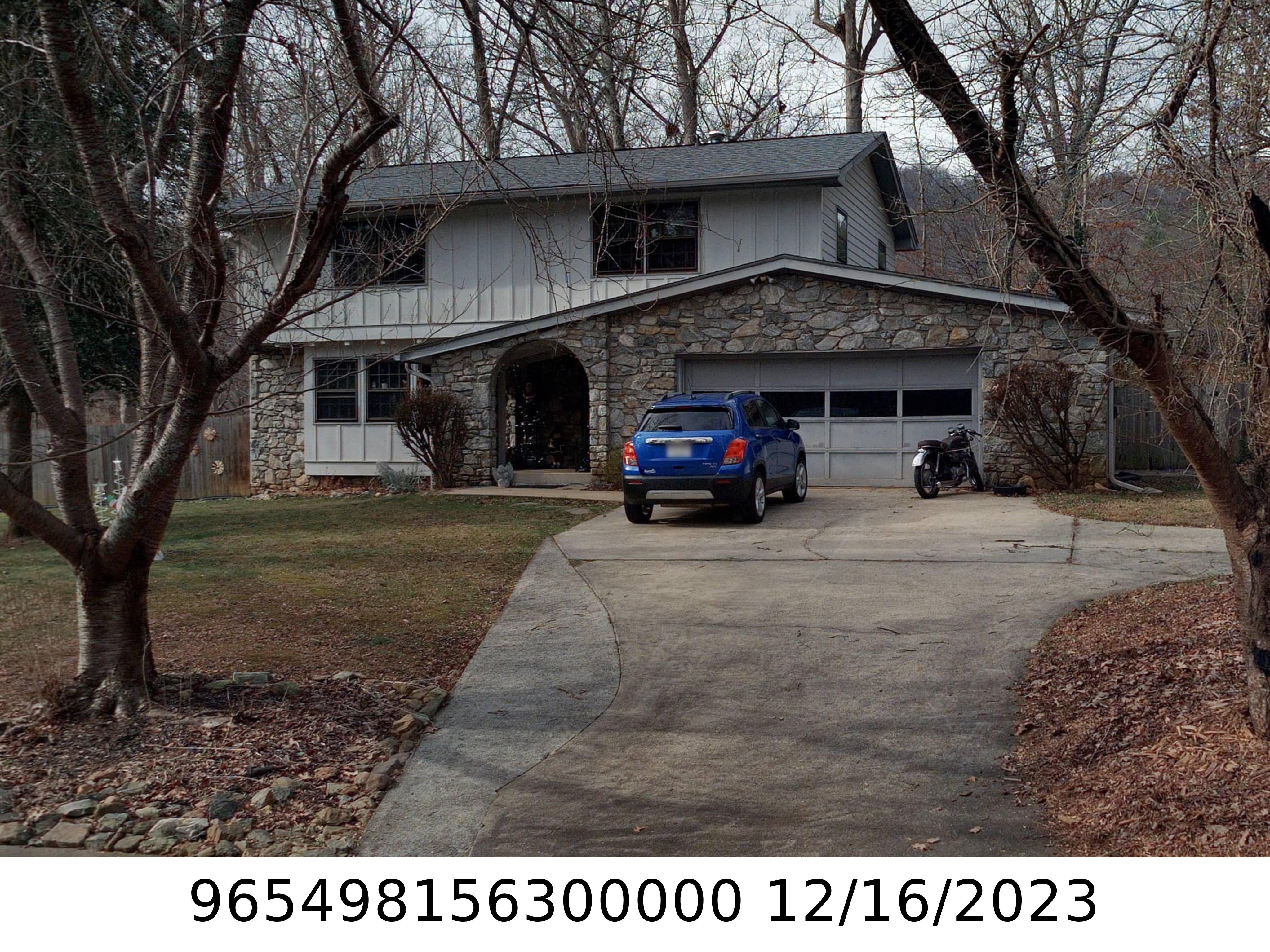 A picture of the property located at 11 CHIPPING GREEN DR, ARDEN NC 28704.