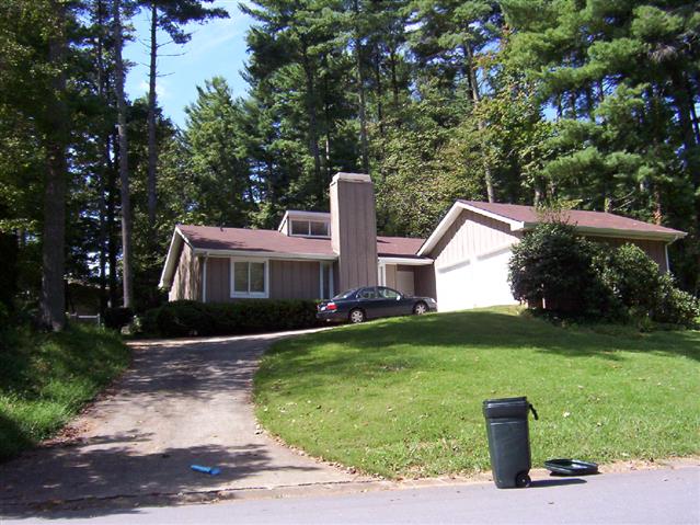 A picture of the property located at 17 CHIPPING GREEN DR, ARDEN NC 28704.