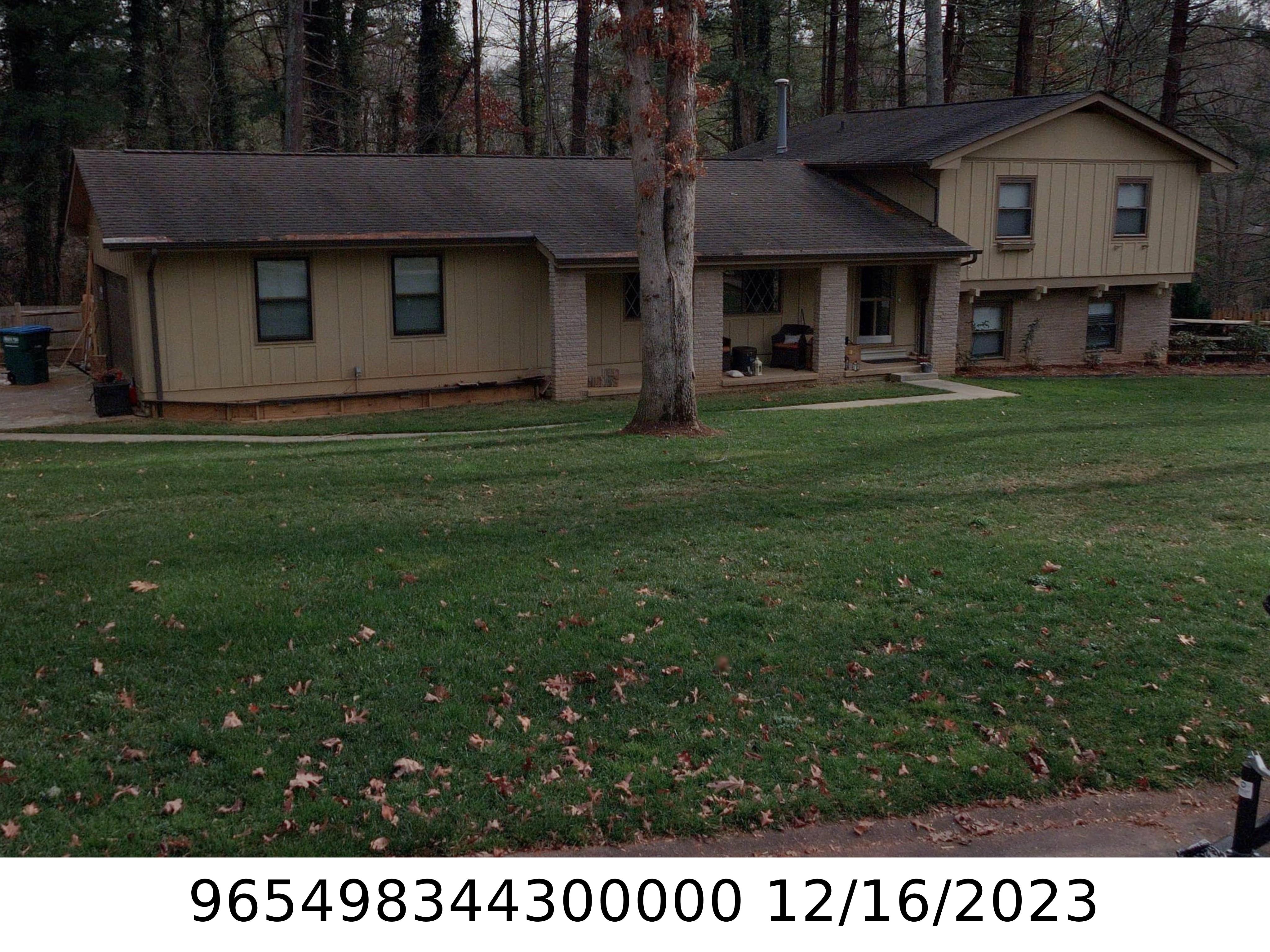 A picture of the property located at 8 CHIPPING GREEN DR, ARDEN NC 28704.