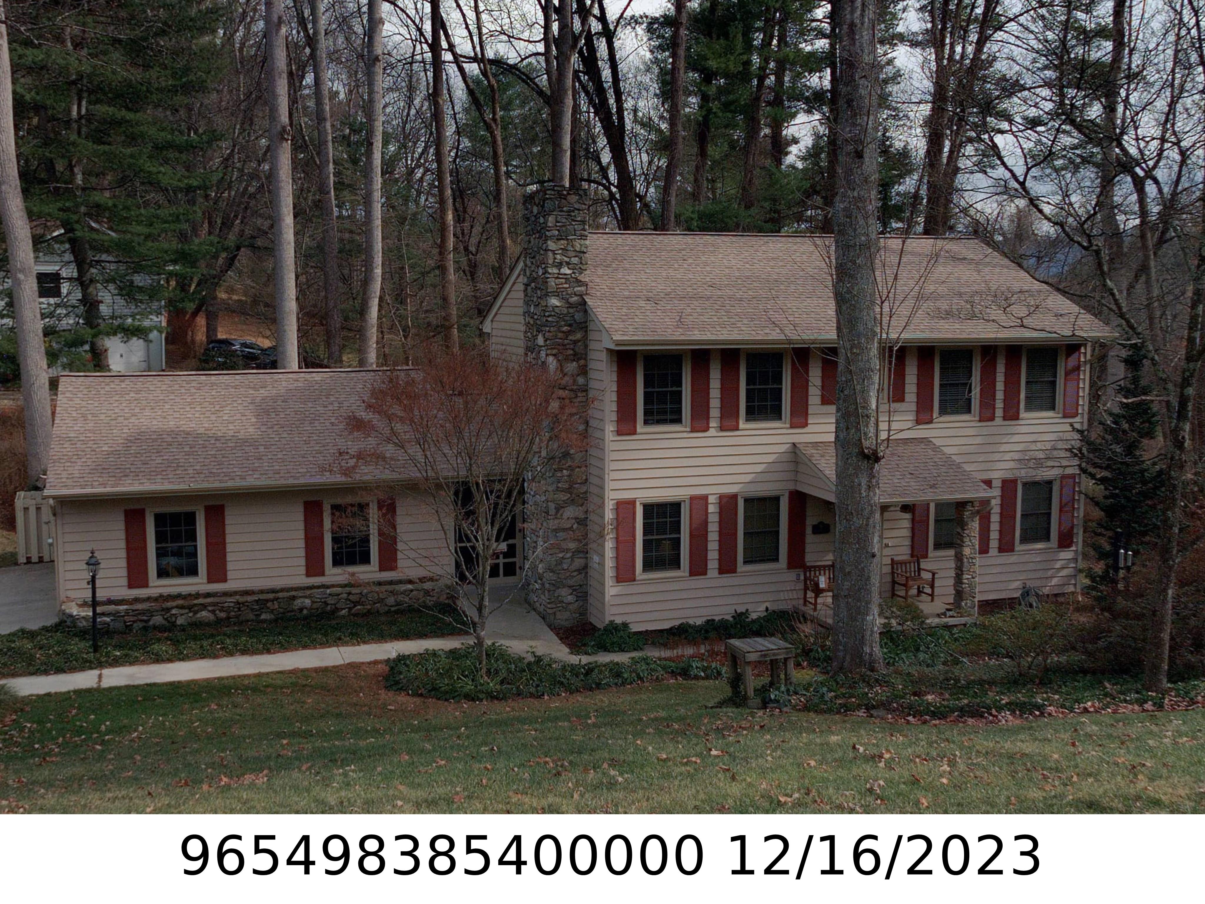 A picture of the property located at 14 CHIPPING GREEN DR, ARDEN NC 28704.
