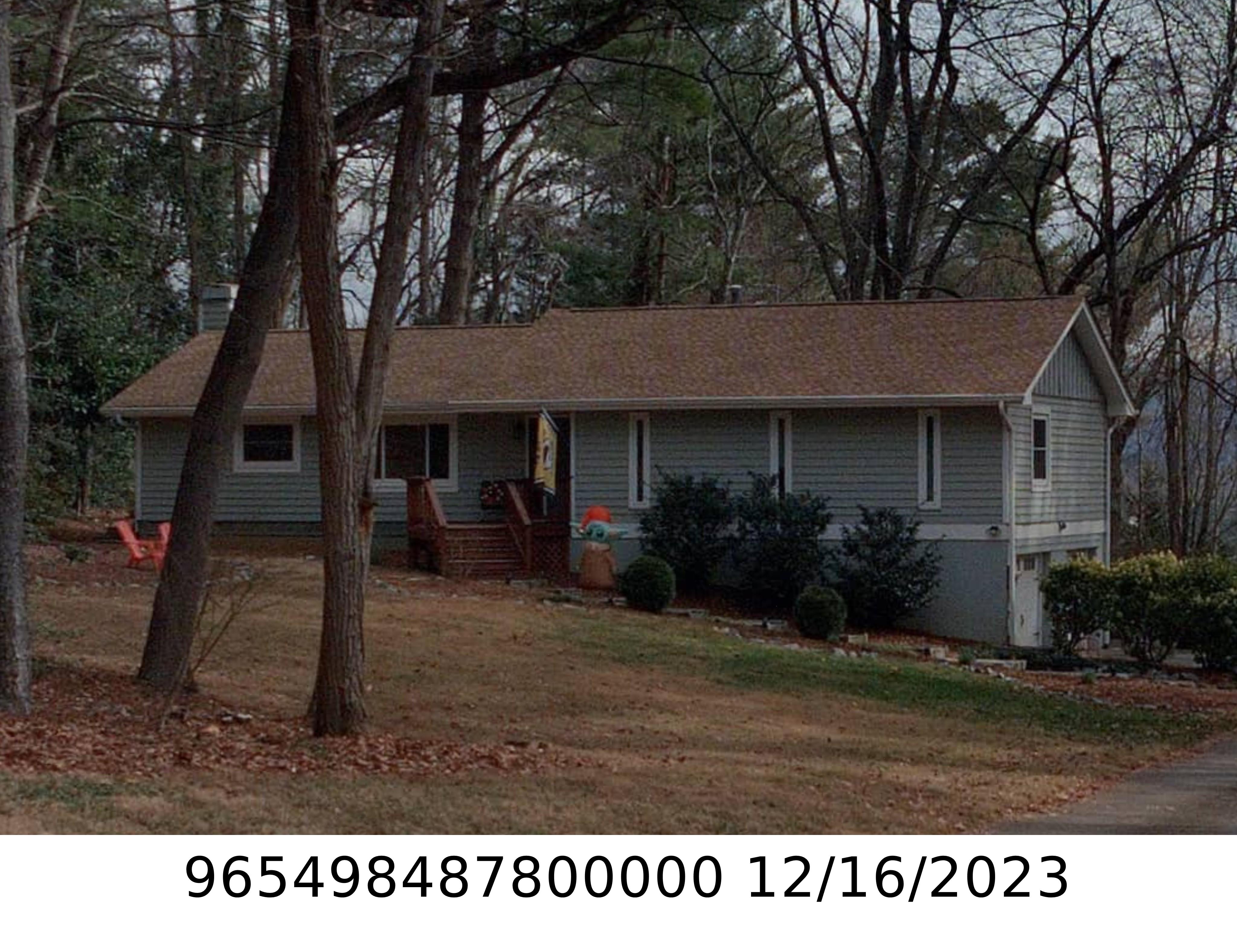 A picture of the property located at 16 CHIPPING GREEN DR, ARDEN NC 28704.