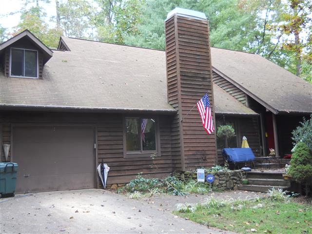 A picture of the property located at 21 CHIPPING GREEN DR, ARDEN NC 28704.