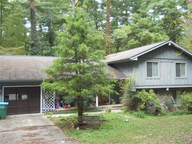 A picture of the property located at 25 CHIPPING GREEN DR, ARDEN NC 28704.